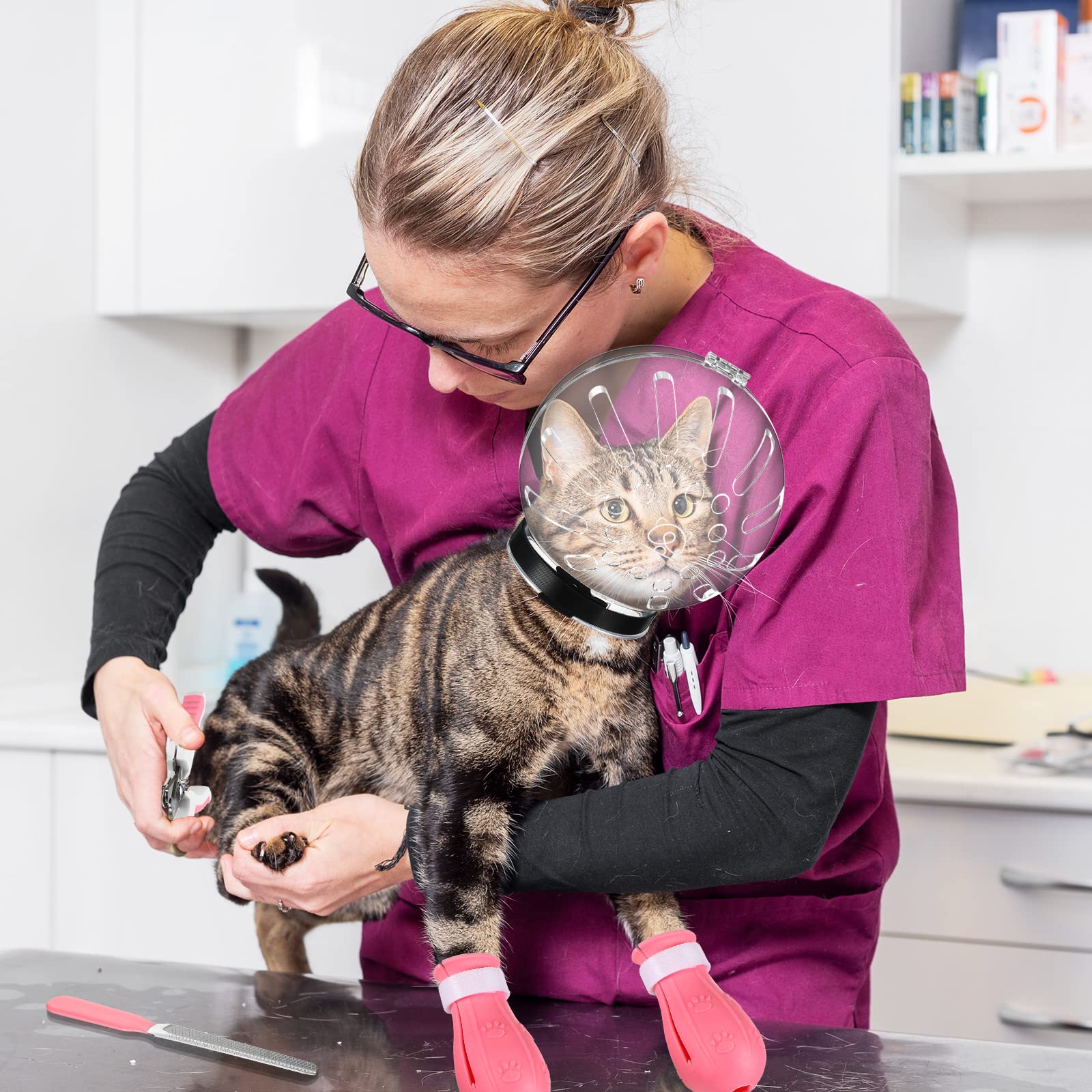 Muselière pour Chat avec Capuche réglable avec Couvre-Pattes, Coupe-Ongles, Brosse Anti-tiques, Outil Anti-Morsure, Anti-Morsure et Anti-Rayures, Bottes pour Chat, se Baigner, se raser