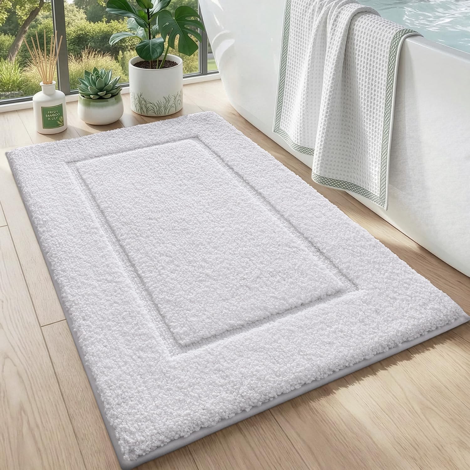 Tapis de salle de bain antidérapant et lavable en machine blanc