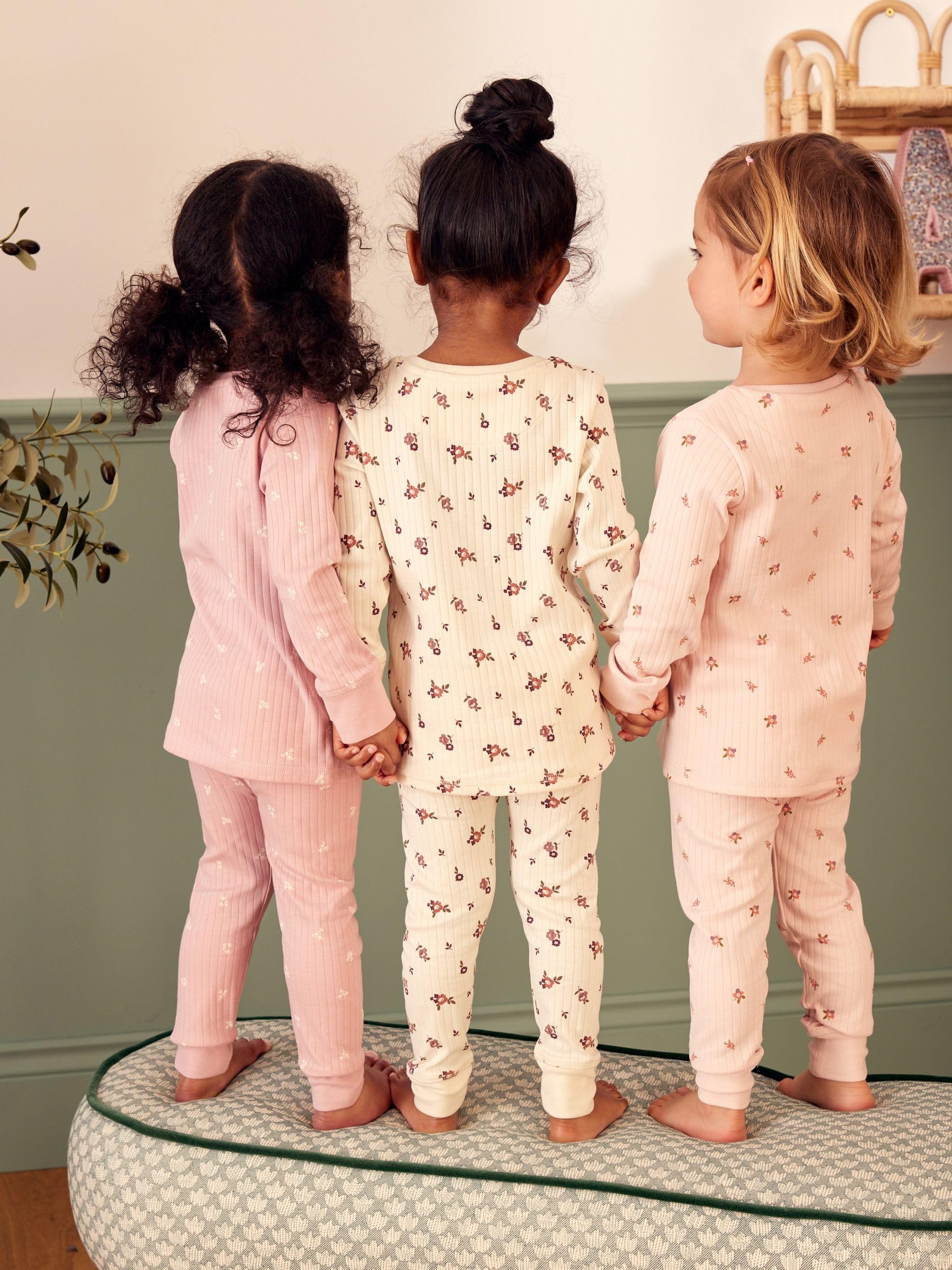 NEXT Ragazza Confezione da 3 Pigiami Comodi a Fiori | Bambino, Includono una maglia girocollo a maniche lunghe e pantaloni con una comoda vita elasticizzata