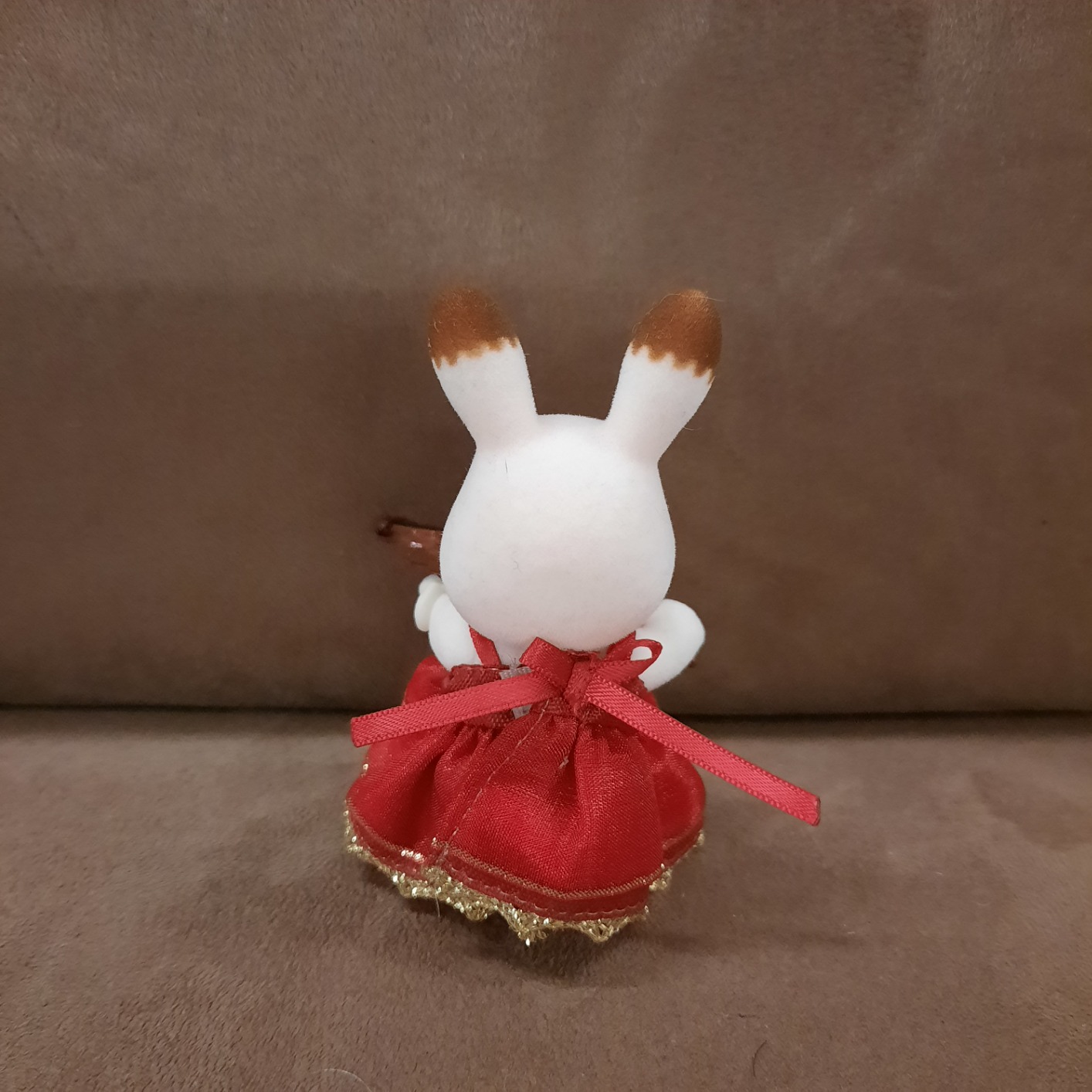 Sylvanian Families - 6009 - La fille lapin chocolat violoniste : Amazon.fr: Jeux et Jouets