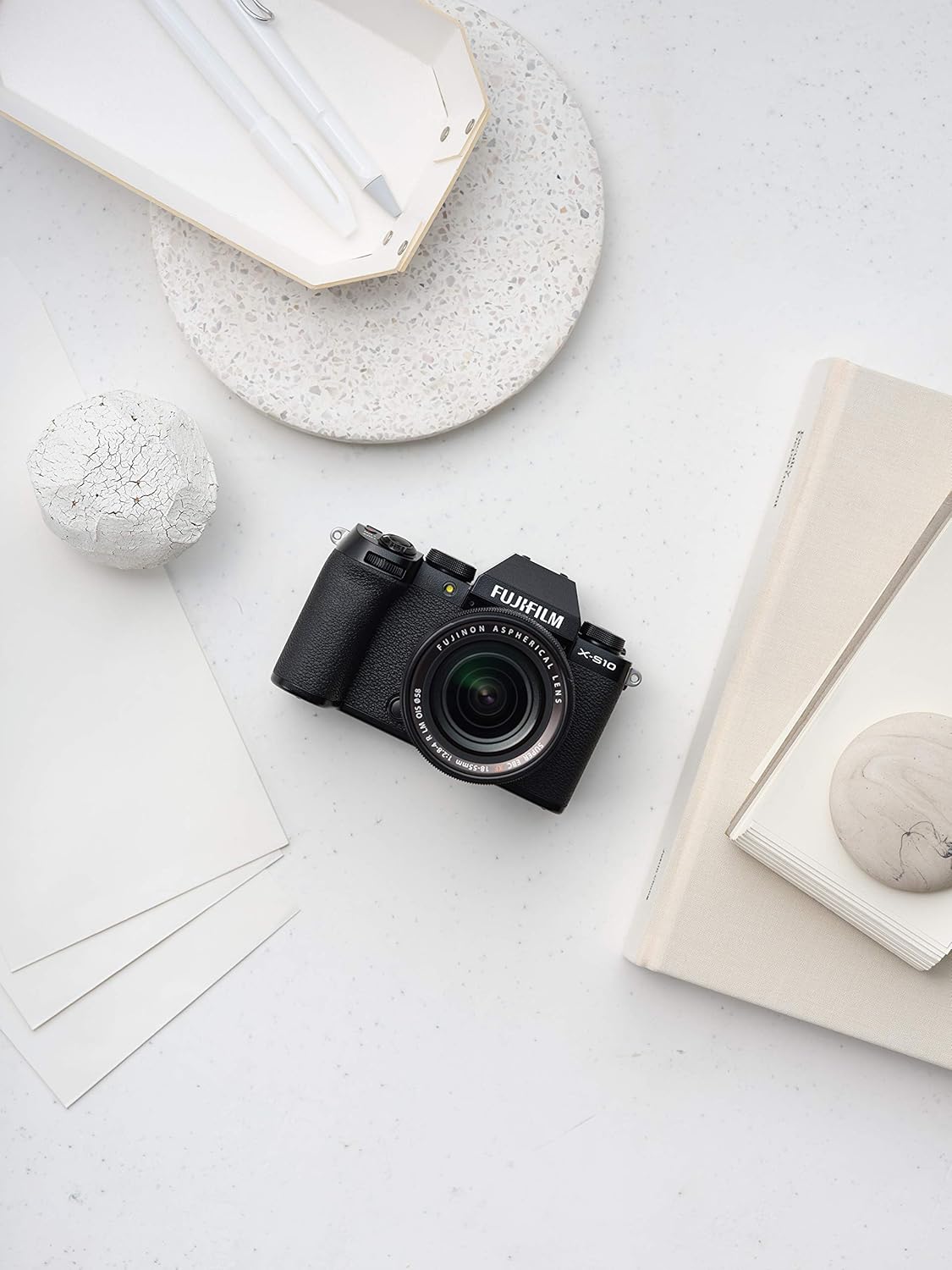 Fujifilm X-S10 - Fotocamera digitale mirrorless con obiettivo XF16-80 mmF4 R OIS WR, colore: Nero Fujifilm X-S10 - Fotocamera digitale mirrorless con obiettivo XF16-80 mmF4 R OIS WR, colore: Nero