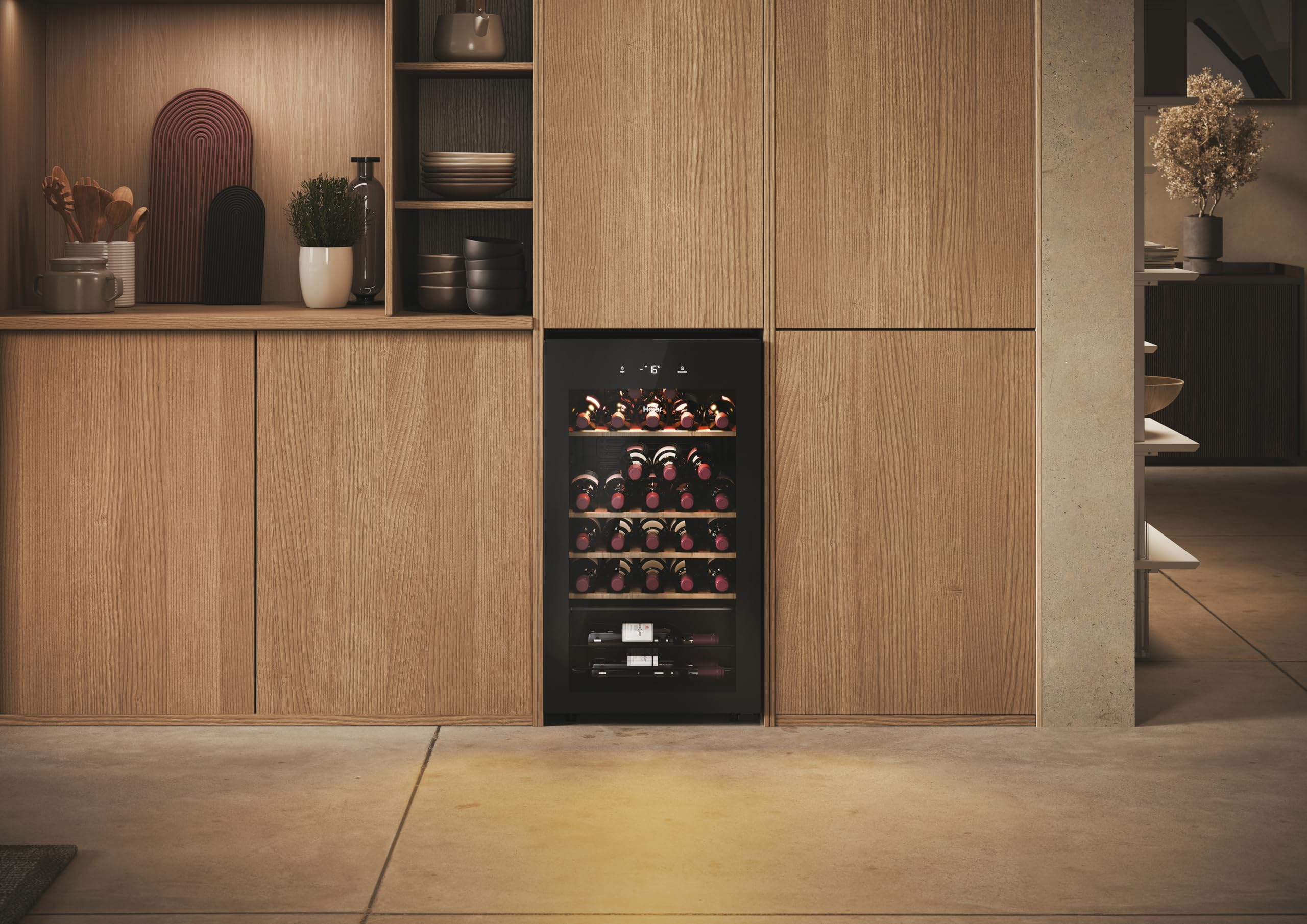 Haier Cantina Vino, Wine Bank 50 Serie 3, 34 bottiglie, 37 dB, Connessa, Vetro Anti-UV, Monozona, Classe G, AxLxP 85x47,5x45,6 cm, Nero - HWS34GGH1