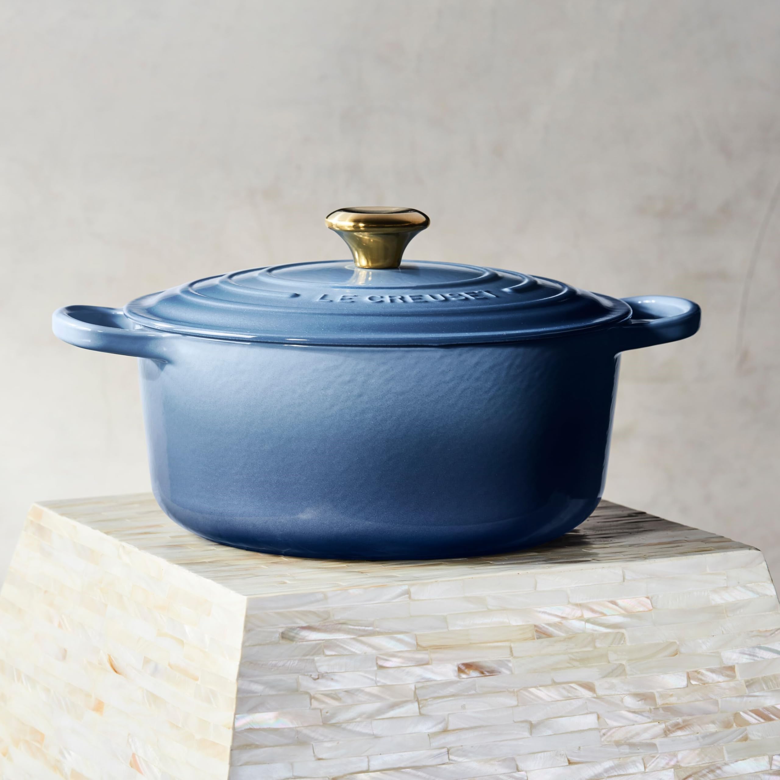 Le Creuset Okrągła Brytfanna Żeliwo, Ø 20 cm, Okrągła, Nadaje się do wszystkich rodzajów płyt grzewczych i indukcyjnych, Tom: 2,4 l, 3,092 kg, Chambray, 21177204344441