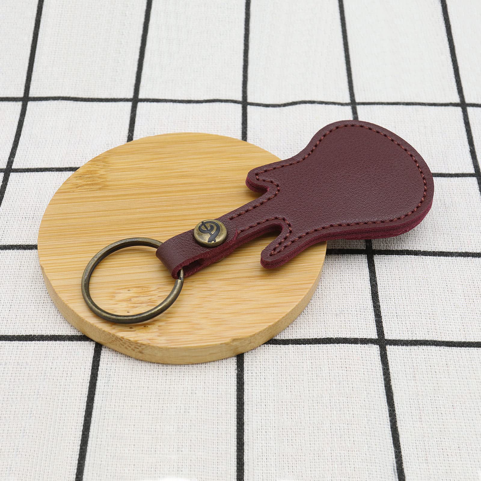 Porte-médiator pour Guitare Porte-clés en Cuir avec 5pcs Médiators de Guitare Mini Plectres Pack Étui Porte-clés pour Amateurs de Guitare
