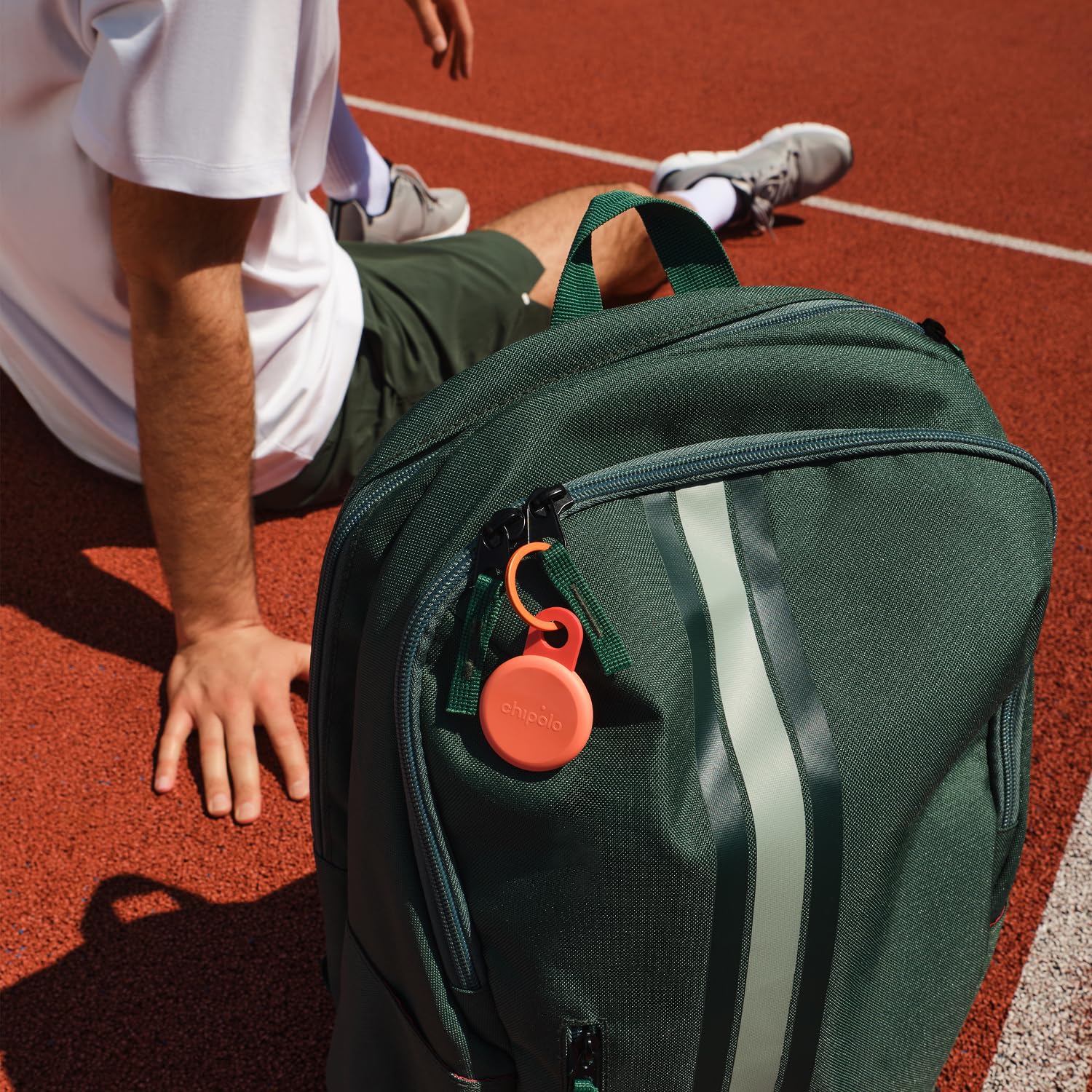 Chipolo LOOP - Tracker Bluetooth rechargeable pour clés et sacs, compatible Apple Localiser ou Google, Fais sonner ton téléphone & alertes hors portée Android