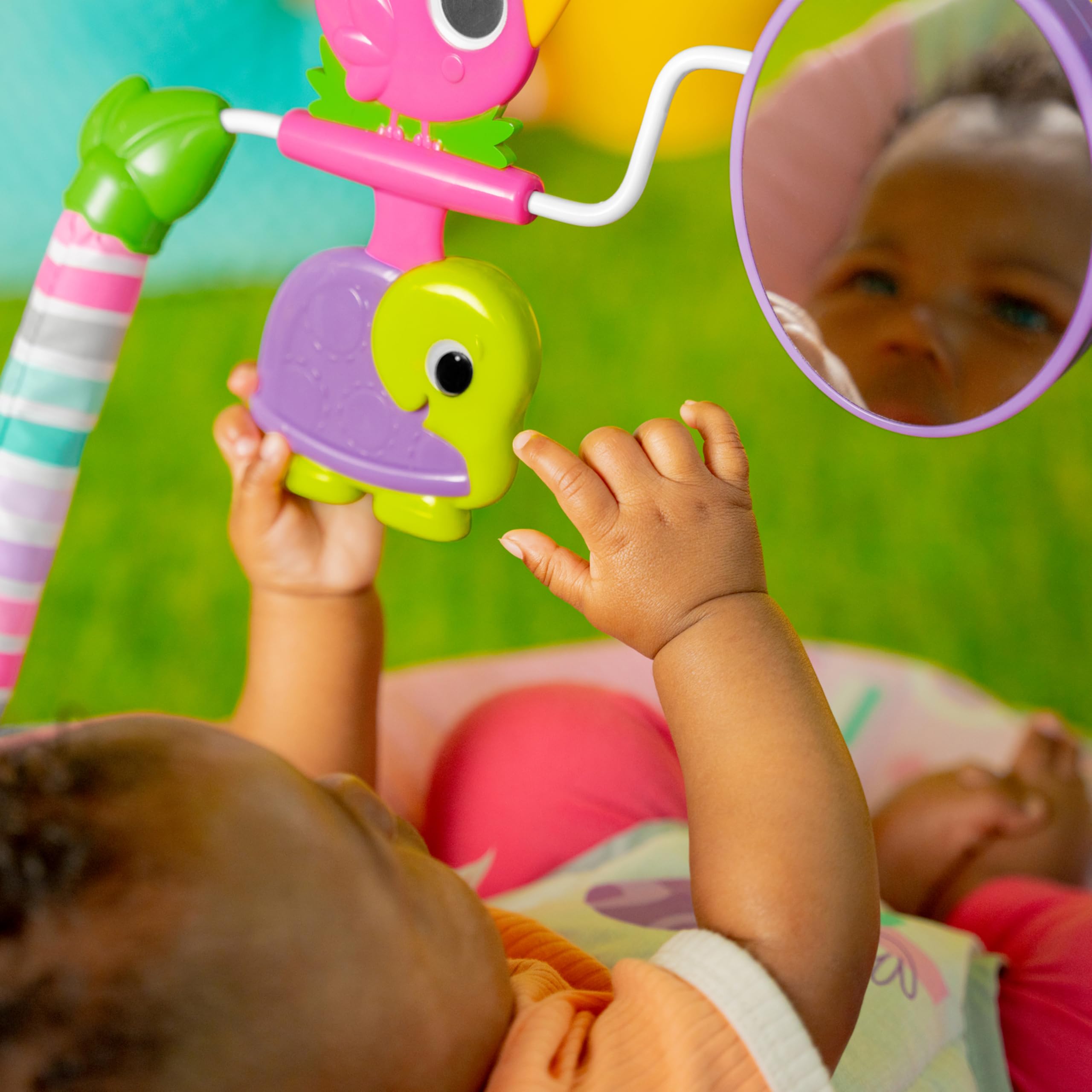 Bright Starts Transat Bébé Confortable avec Vibration Apaisante et Jouets, Unisexe, 0-6 Mois (Pink Paradise, Rose)
