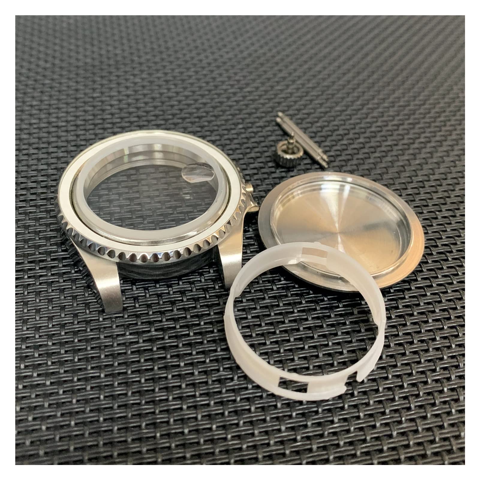 Cassa in Acciaio Inossidabile da 40 mm, Vetro Zaffiro, impermeabilità Fino a 3 ATM e Cinturino Compatibile con Diversi movimenti.