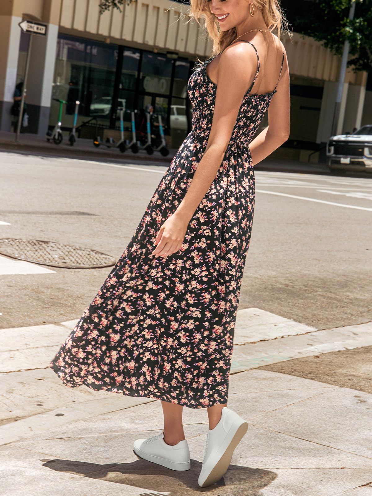 CUPSHE Damen Sommerkleid Spaghetti-Träger Maxikleid V-Ausschnitt Blumenmuster Gerafft Freizeitkleid Boho Rüschen Strandkleid