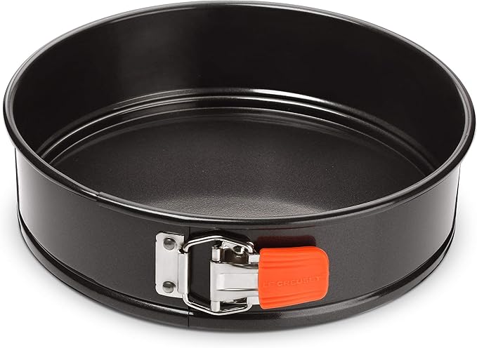 Le Creuset Toughened Non-Stick Bakeware Springform Round Cake Tin -