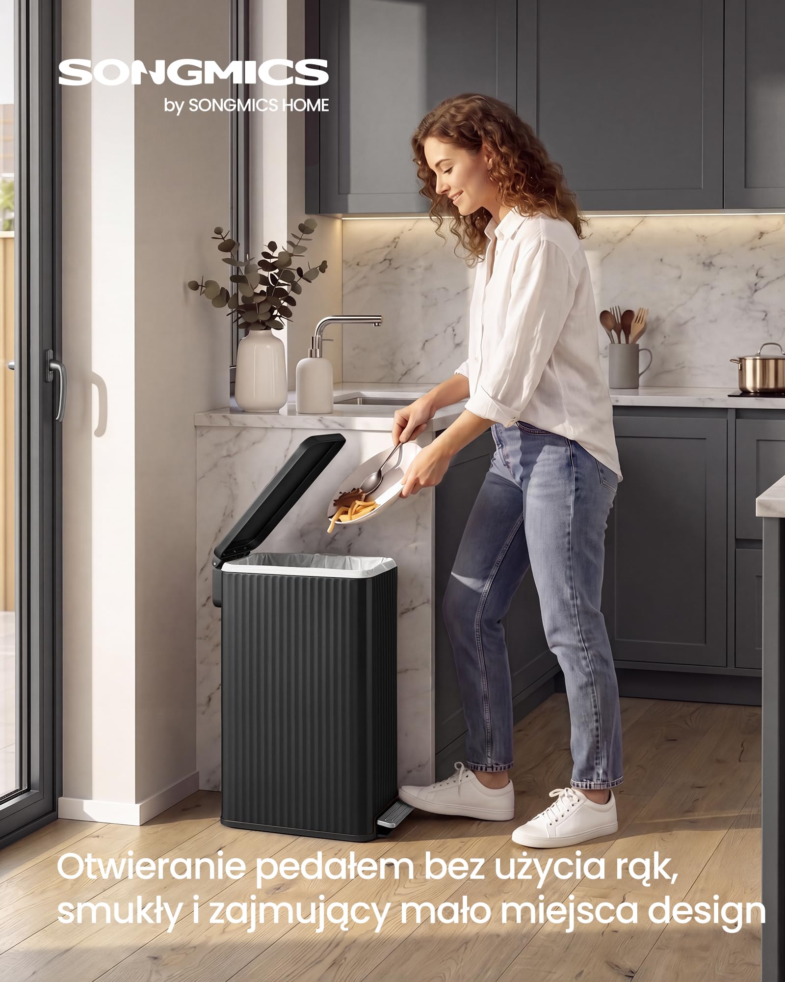 SONGMICS Kosz na śmieci do kuchni, 50 l, z pedałem i pokrywą, system cichego domykania, wyjmowany wkład, stalowy, w zestawie 15 worków na śmieci, kolor: atramentowa czerń (LTB350BZ02)
