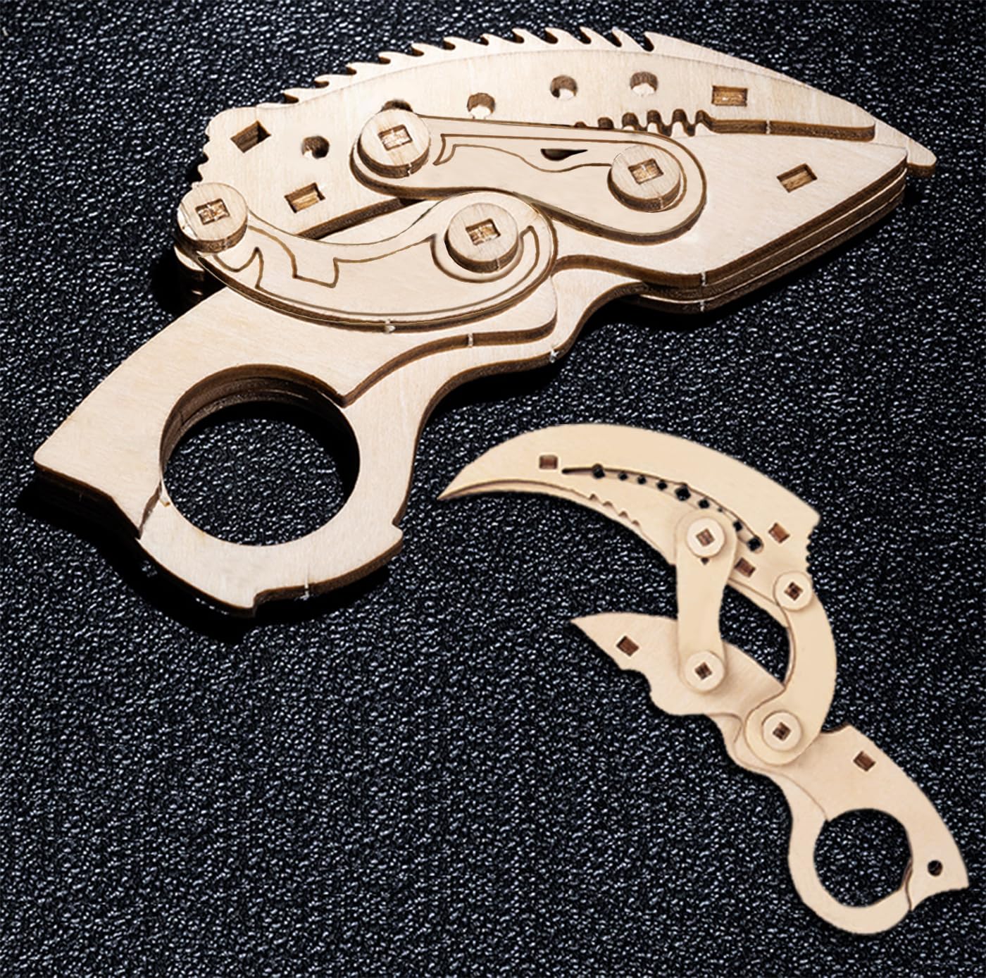Coltello Karambit In Legno Puzzle CSGO Knife A Farfalla Da Allenamento Finto Butterfly Balisong Trainer Caccia Tascabile Gravity Regali Originali Per Adulti Uomini Donne Bambini