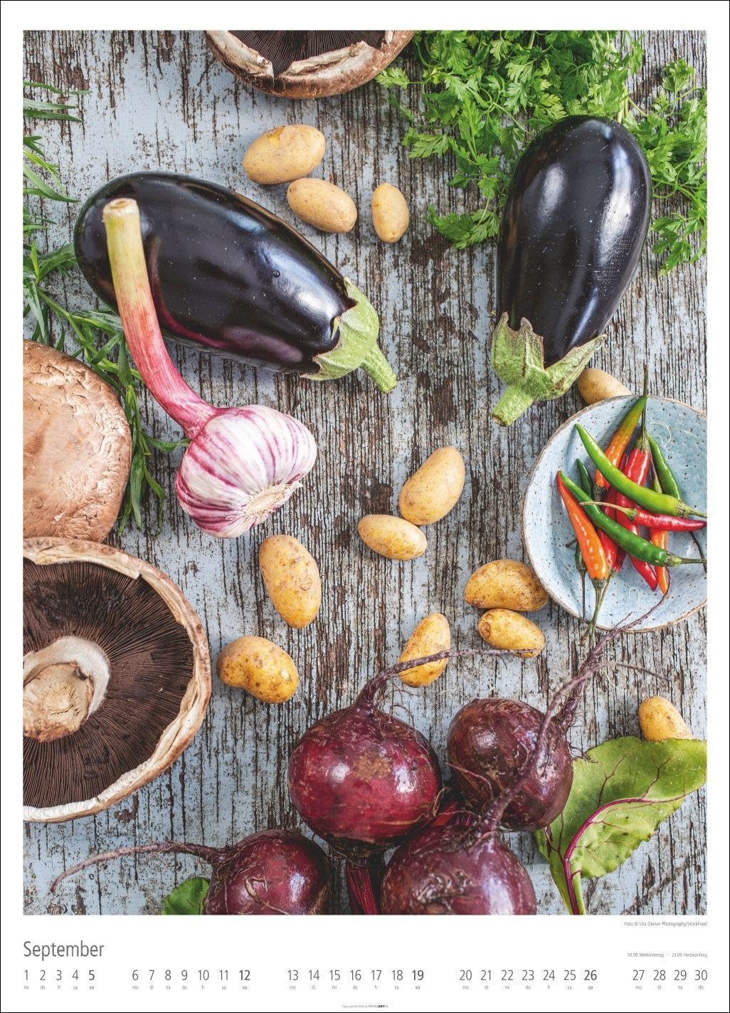 Food Gallery Kalender 2027: Großer Wandkalender mit 12 dekorativen Lifestyle-Fotos für die Küche. Food-Fotografie mit saisonalen Lebensmitteln. 49x68 cm Hochformat.