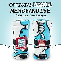 Vista 7 de Silver Buffalo Peanuts Snoopy Multi Pose Expression 45" x 60" Fleece Throw, Soft and Cozy Blanket, 180 GSM