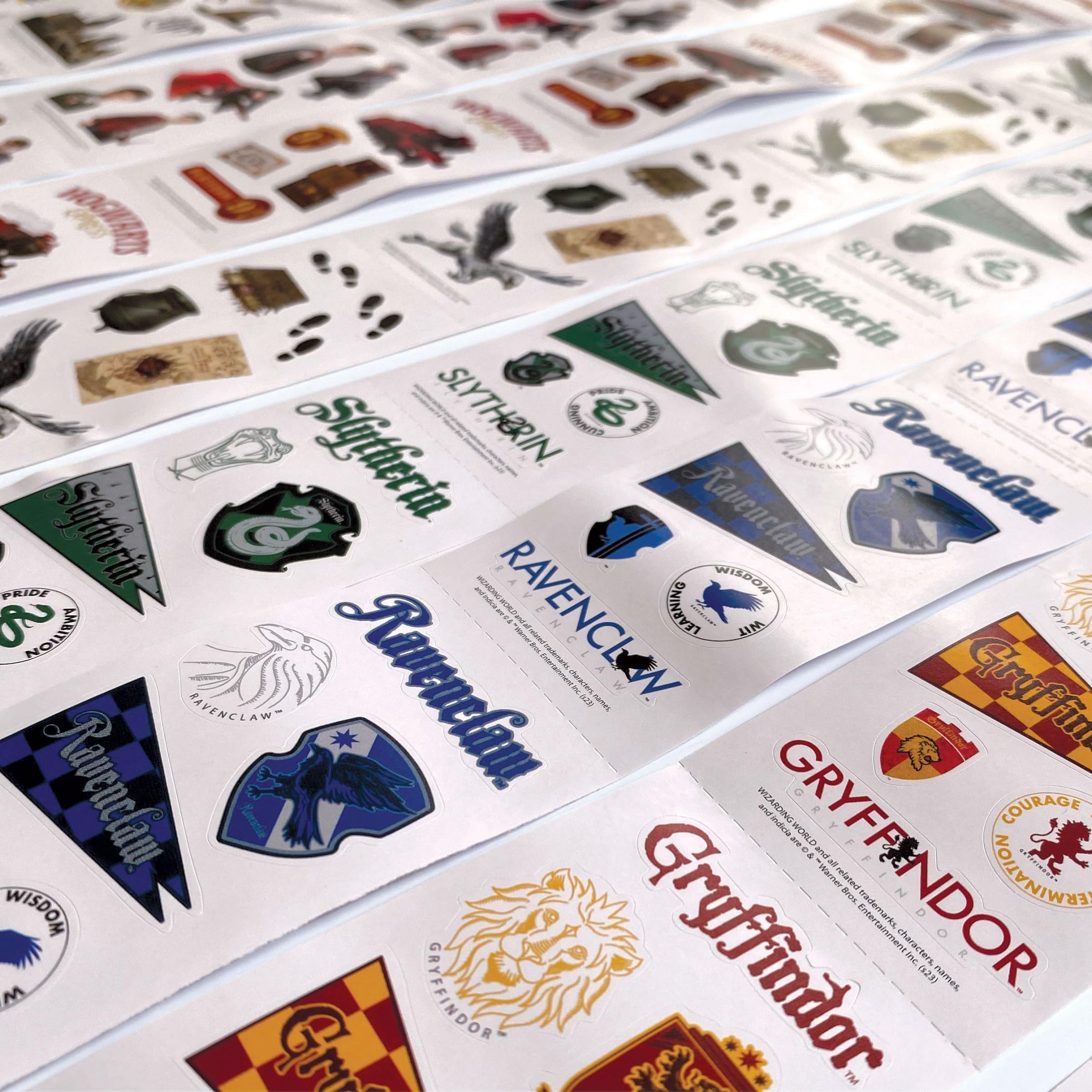 Paper House Productions Harry Potter 770-częściowy oficjalnie licencjonowany zestaw naklejek – domy, postacie, naklejki do planowania i nie tylko!