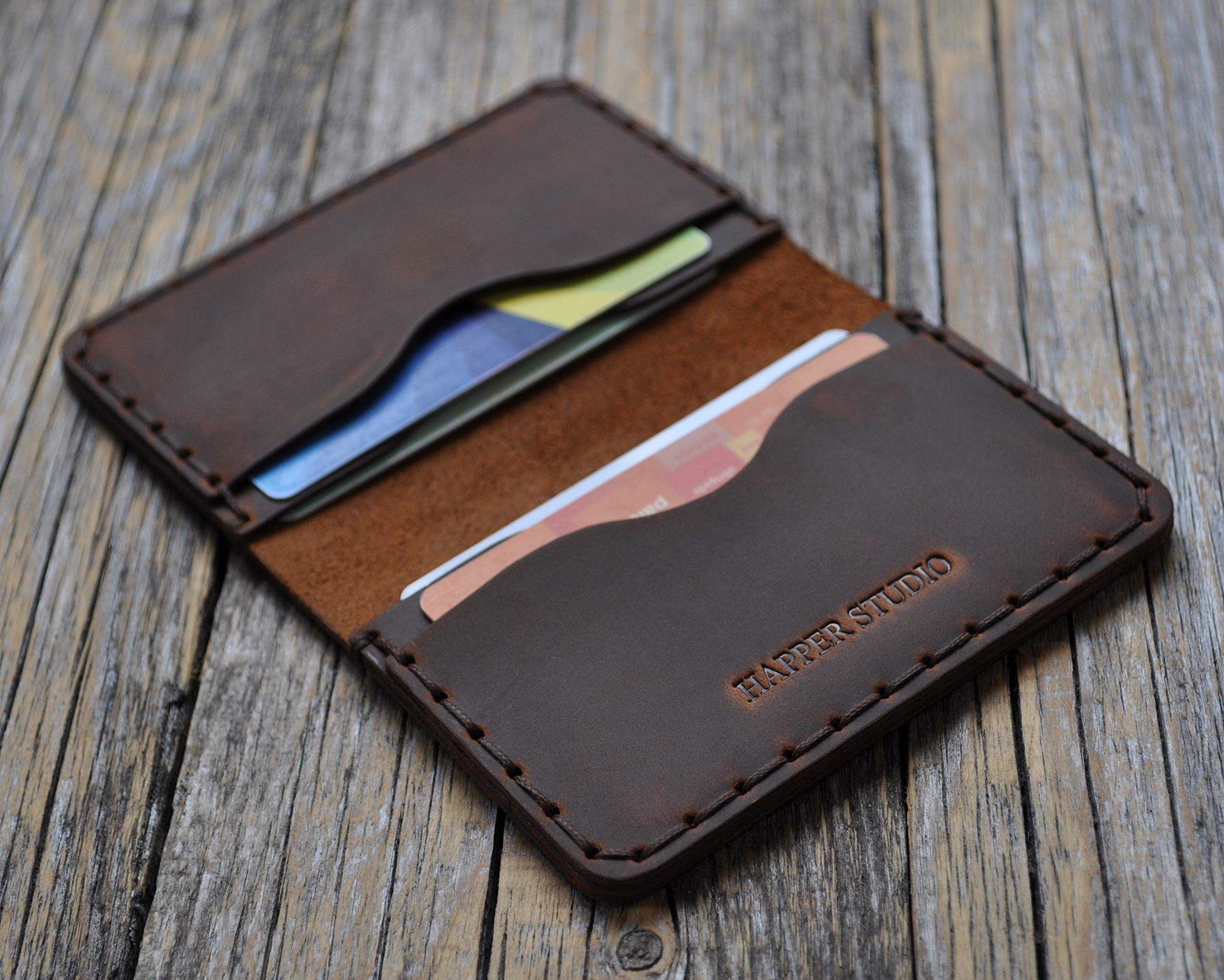 Marrone portafoglio in pelle PERSONALIZZATO. Portacarte di credito, contanti o carta d‘identità. Tasca Unisex in stile rustico. Incidi il tuo nome o iniziali. Custodie per tessere