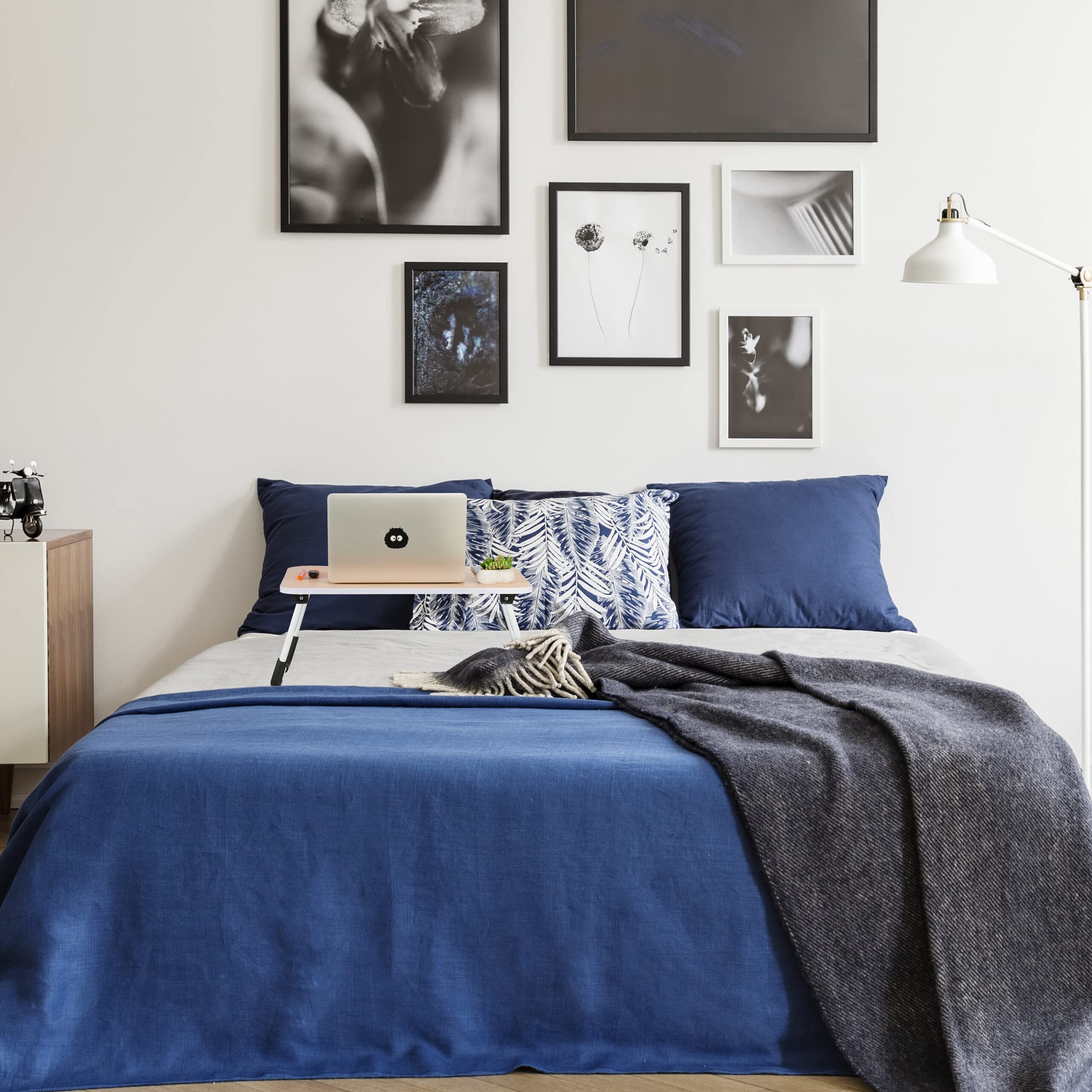Relaxdays Tavolino per Laptop, Pieghevole, Letto e Divano 26x63x40 cm, Tavolinetto Notebook, MDF e Ferro, Marrone Chiaro