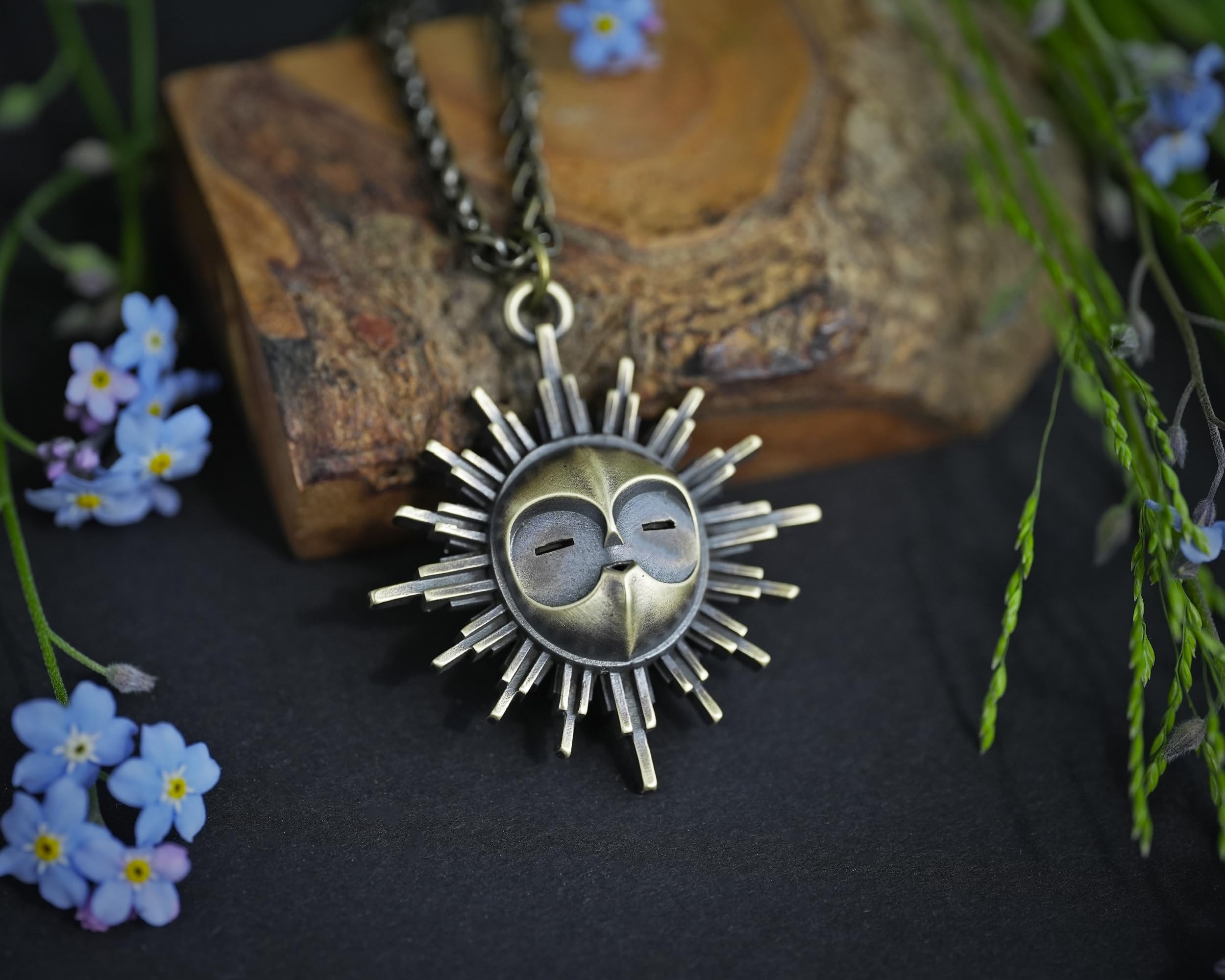 Baldur Jewelry Clair Obscur Expedition 33 Kette aus Messing | Handgefertigter Anhänger mit Antikfinish und Kette, gestaltet für Fantasy-RPG-, Videospiel- und Cosplay-Fans.