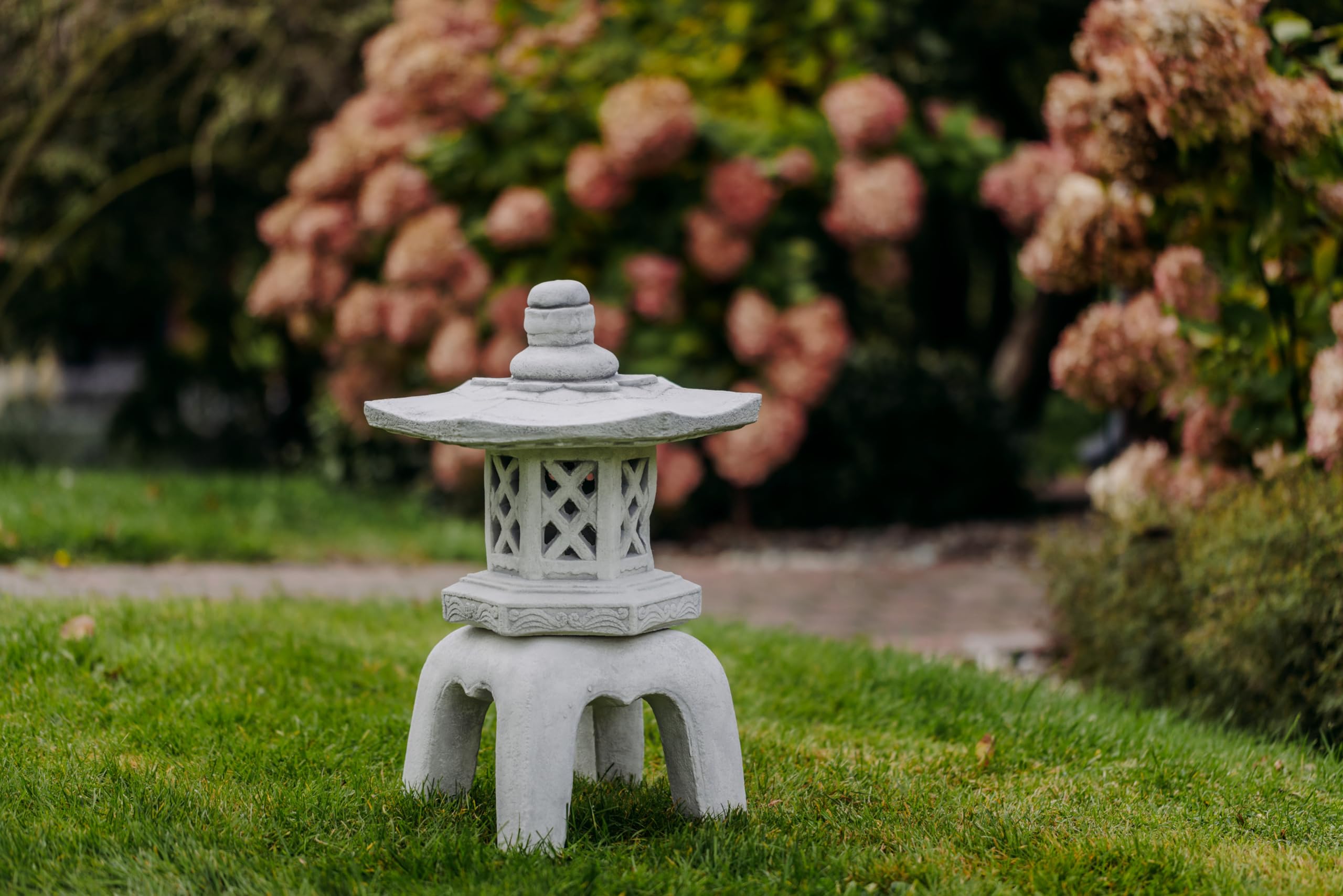 gartendekoparadies.de Yukimi Japanische Steinlaterne aus Steinguss, Grau, Frostsicher für Außenbereich, H. 55 cm, 25 kg