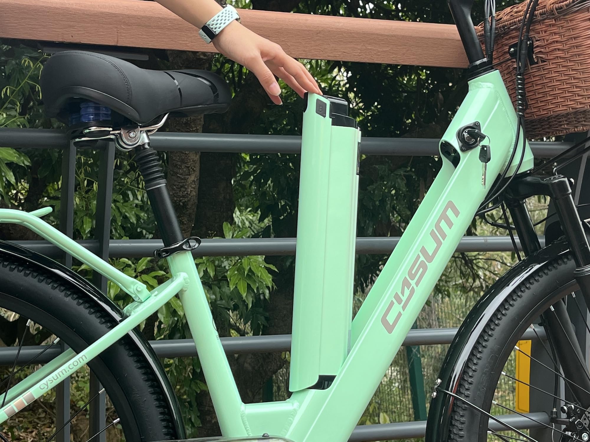 Vélo électrique unisexe pour adulte X-City de 26 pouces, dérailleur à 7 vitesses, équipé d'une batterie amovible de 48 V 10,4 Ah, vitesse maximale de 25 km/h, autonomie de 80 à 110 km