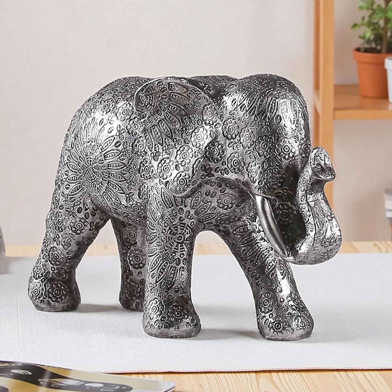 Silver Elephant Statue - Modern Home Decor, Resin Sculpture for Bookshelves, Bedrooms, Desktops, Living Rooms (7.87" Silver)‌