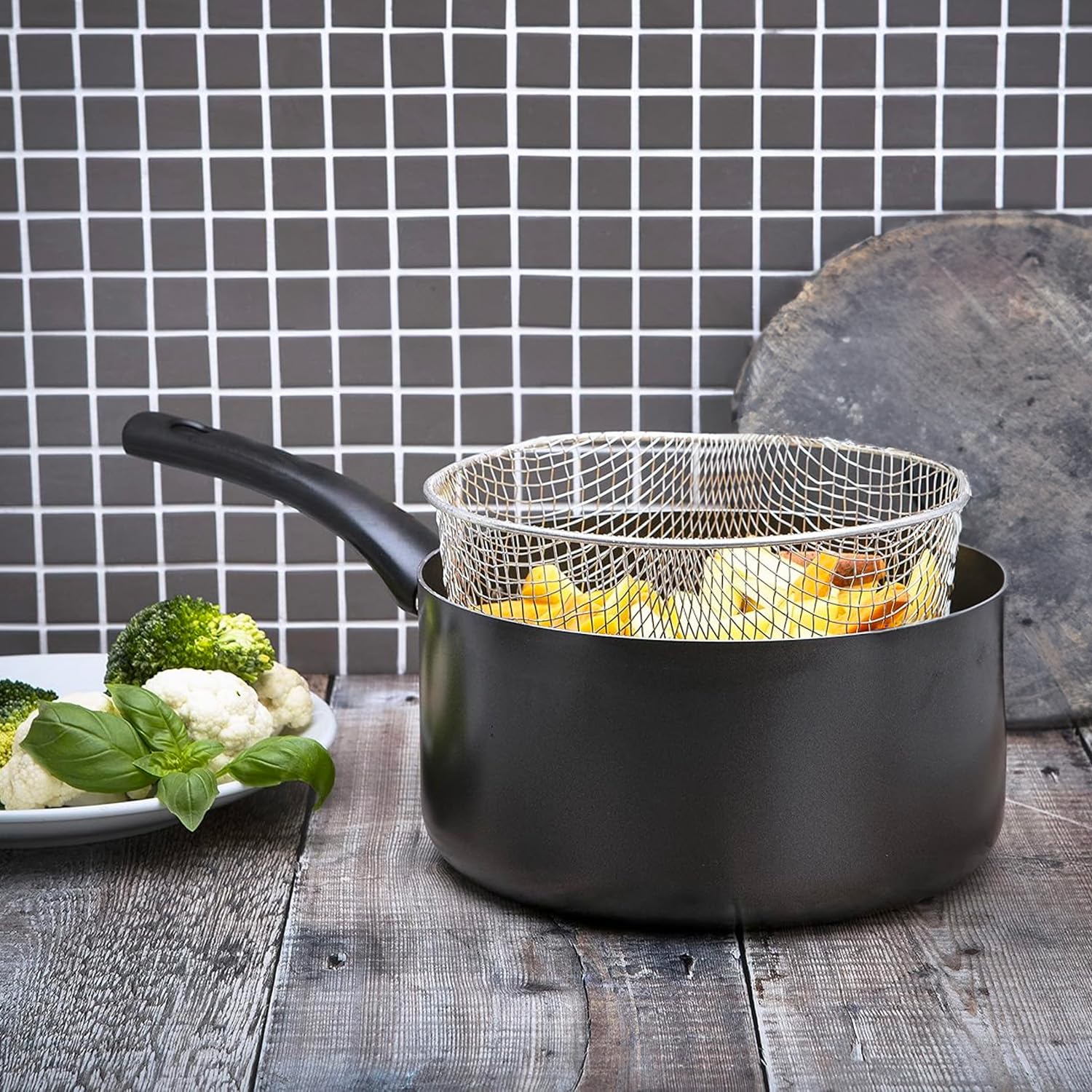Avilia Padella Antiaderente per Friggere, 24 cm, in Acciaio Inox, con Cestello, Coperchio in Vetro e Termostato Regolabile, Lavabile in Lavastoviglie, Ideale per Patate, Pollo, Carne, Pesce