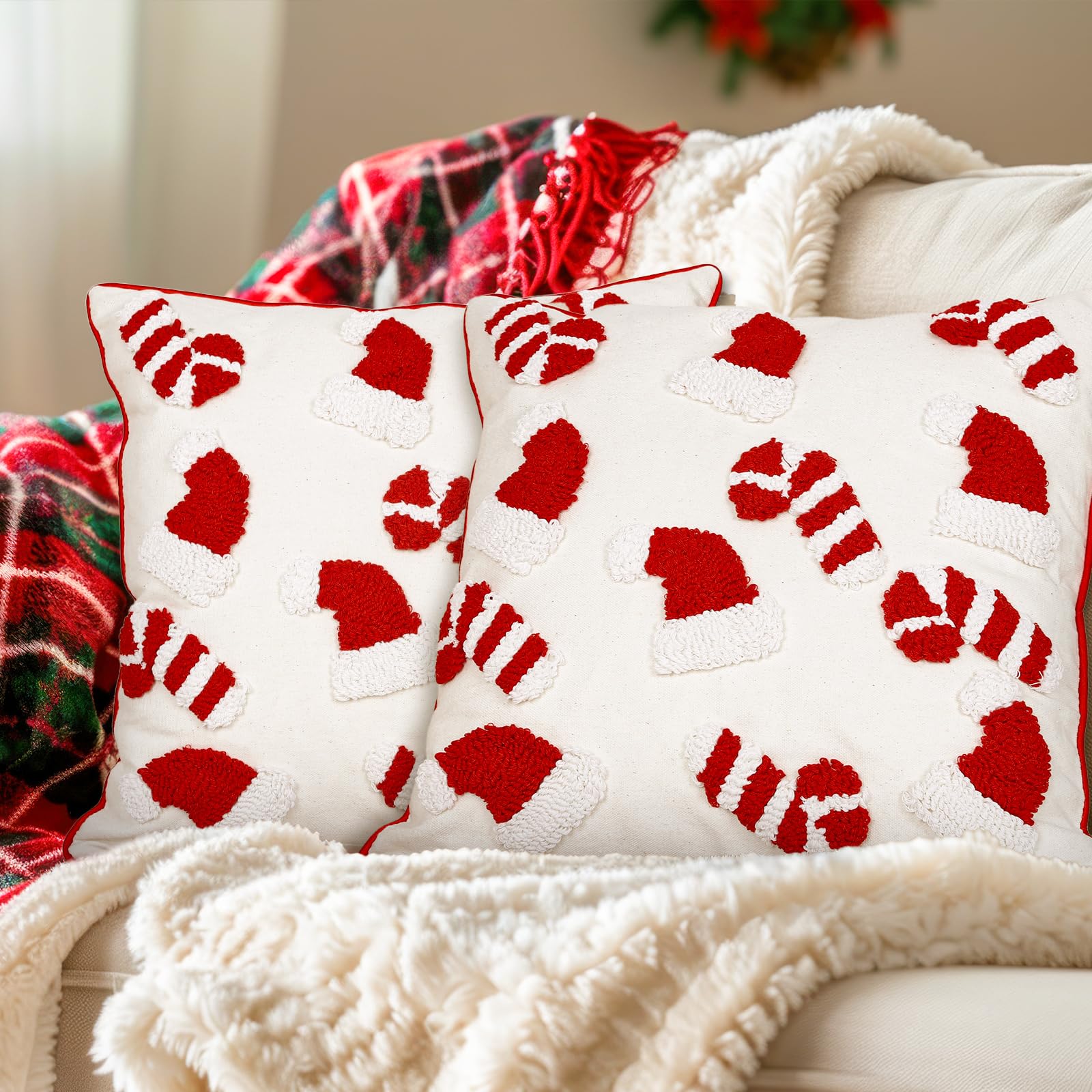 Whaline Lot de 2 housses de coussin touffetées de Noël avec bonnet de Noël rouge et blanc - 45,7 x 45,7 cm