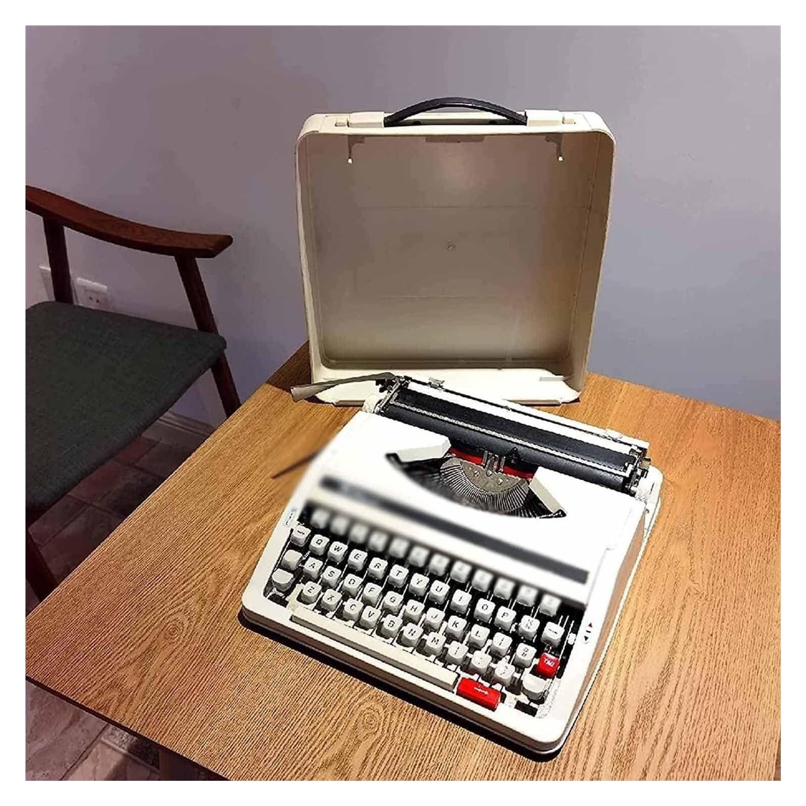 Retro-Vintage-Schreibmaschine, traditionelle, altmodische mechanische englische Schreibmaschine, 1980 klassische Nostalgie, tragbare manuelle Retro-Schreibmaschine, Weiß