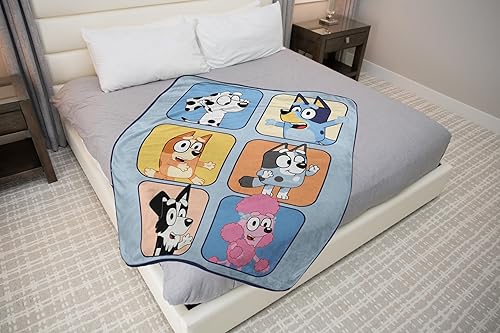 Miniatura 8 de Manta de viaje de felpa de Minnie Mouse de Disney, mide 40 x 50 pulgadas, accesorios de viaje de arcoíris súper suave y acogedor