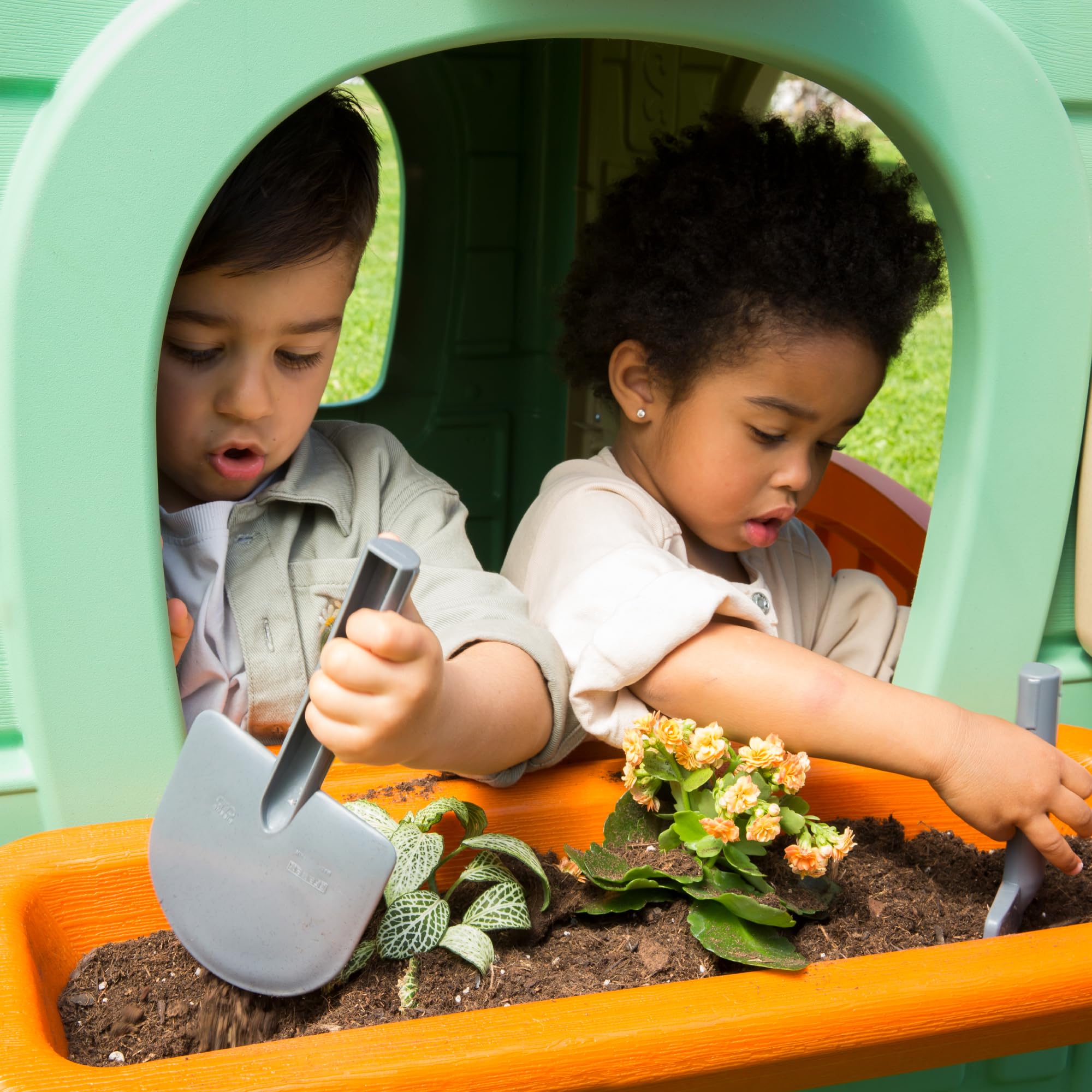 FEBER - Recycle Eco House, domek dziecięcy wykonany z tworzywa sztucznego z recyklingu, drzwi składane, jasne i odporne na światło słoneczne kolory, łatwy montaż, od 3 lat, słynny (FEH26000)