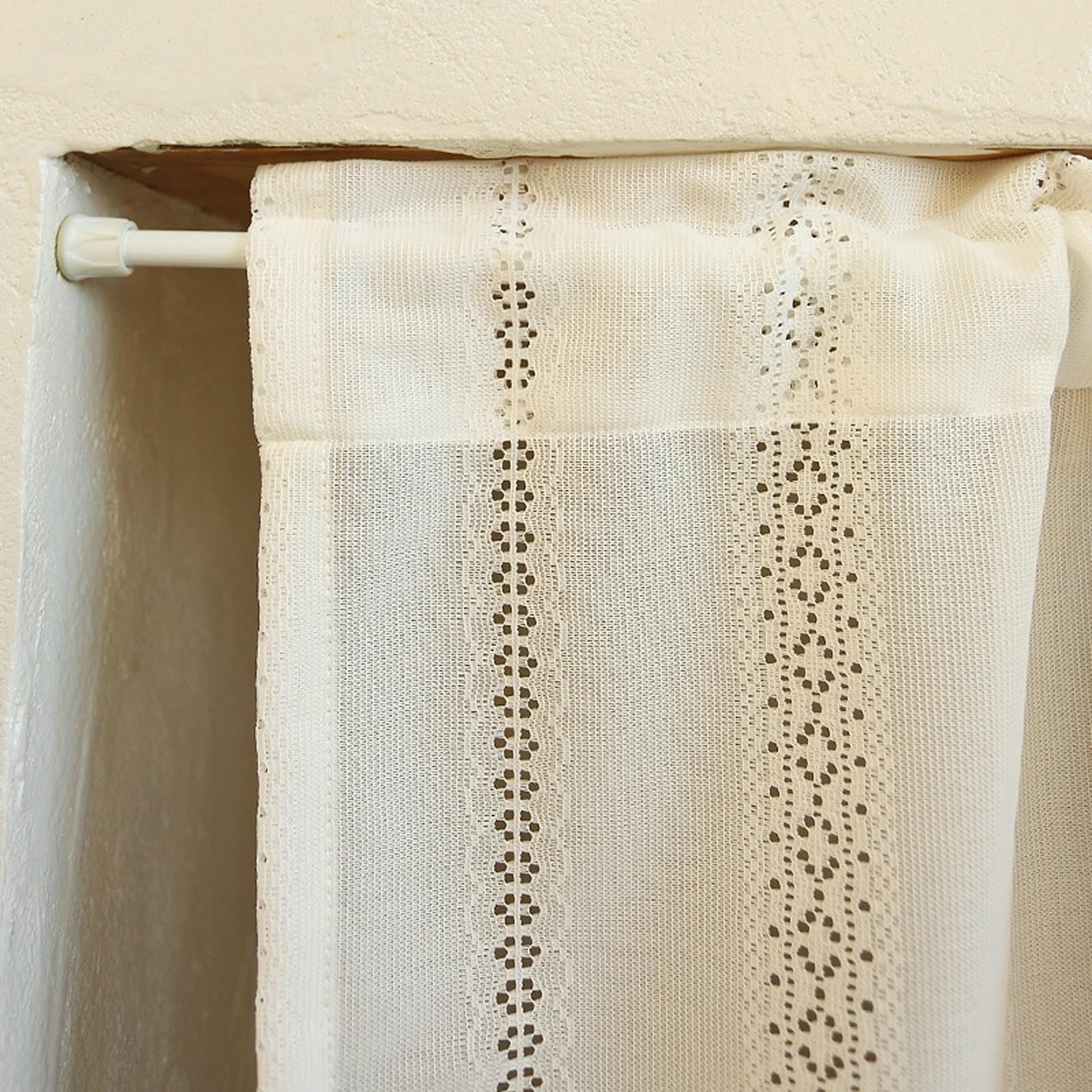 AMDXD Visillo de voile de 135 x 60 cm, visillo para ventana, encaje, patrón geométrico con borla, poliéster, 1 unidad, para baño, color blanco y beige