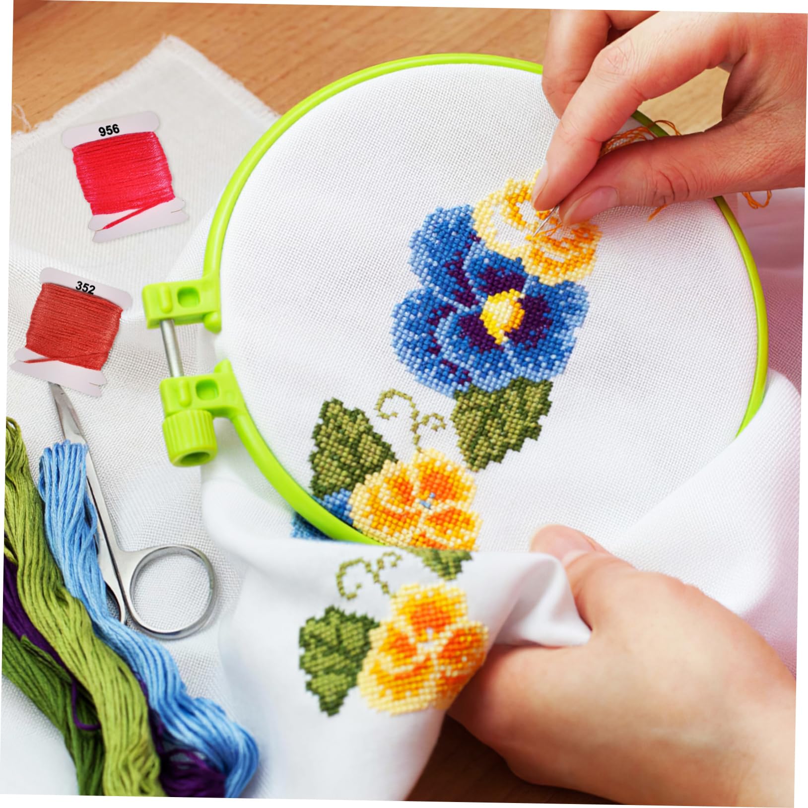 Hilos de Punto de Cruz de Algodón, 120 Madejas para Manualidades | Polycotton, Presentación en Caja, Uso Versátil para Pulseras Amistad y Labores Creativas