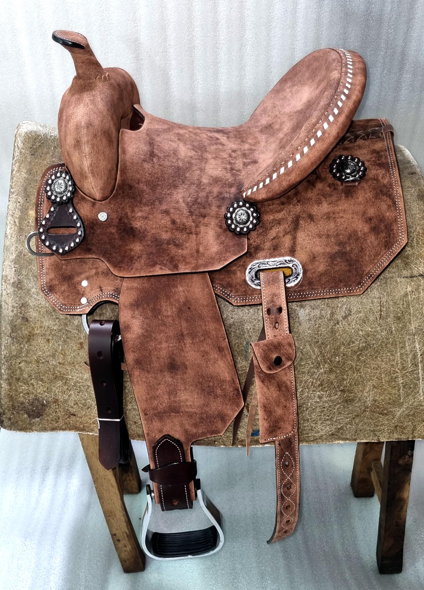 Western Youth Dzieci Dziecko Dorosły Barrel Horse Roughout Skórzane Siodło Zamszowe Siedzisko Buckstitch Design 25 cm do 45 cm ME-WLS-288