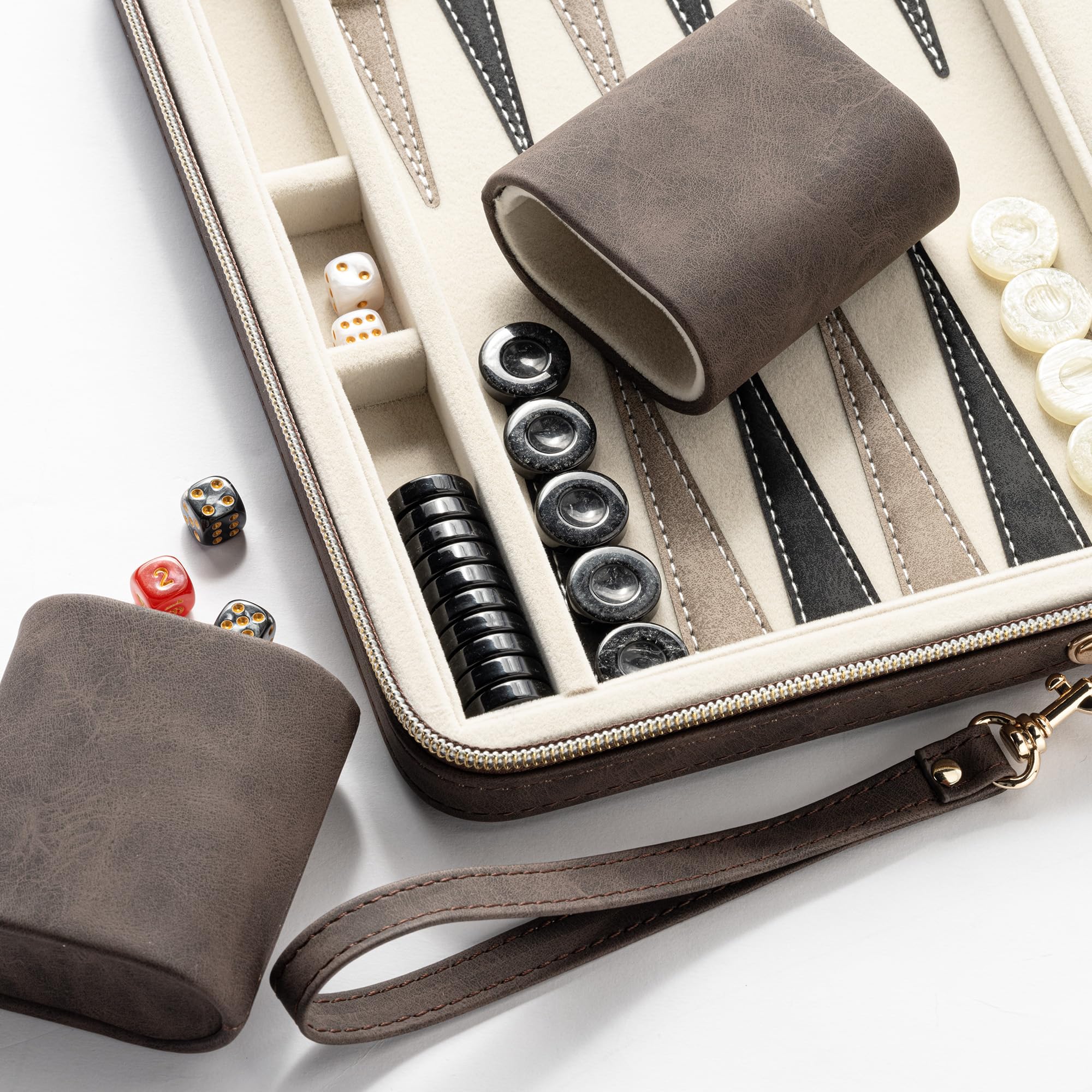 Set da backgammon da 23,9 cm per adulti, classico gioco da tavolo con custodia pieghevole in ecopelle, set da viaggio portatile da backgammon (marrone)