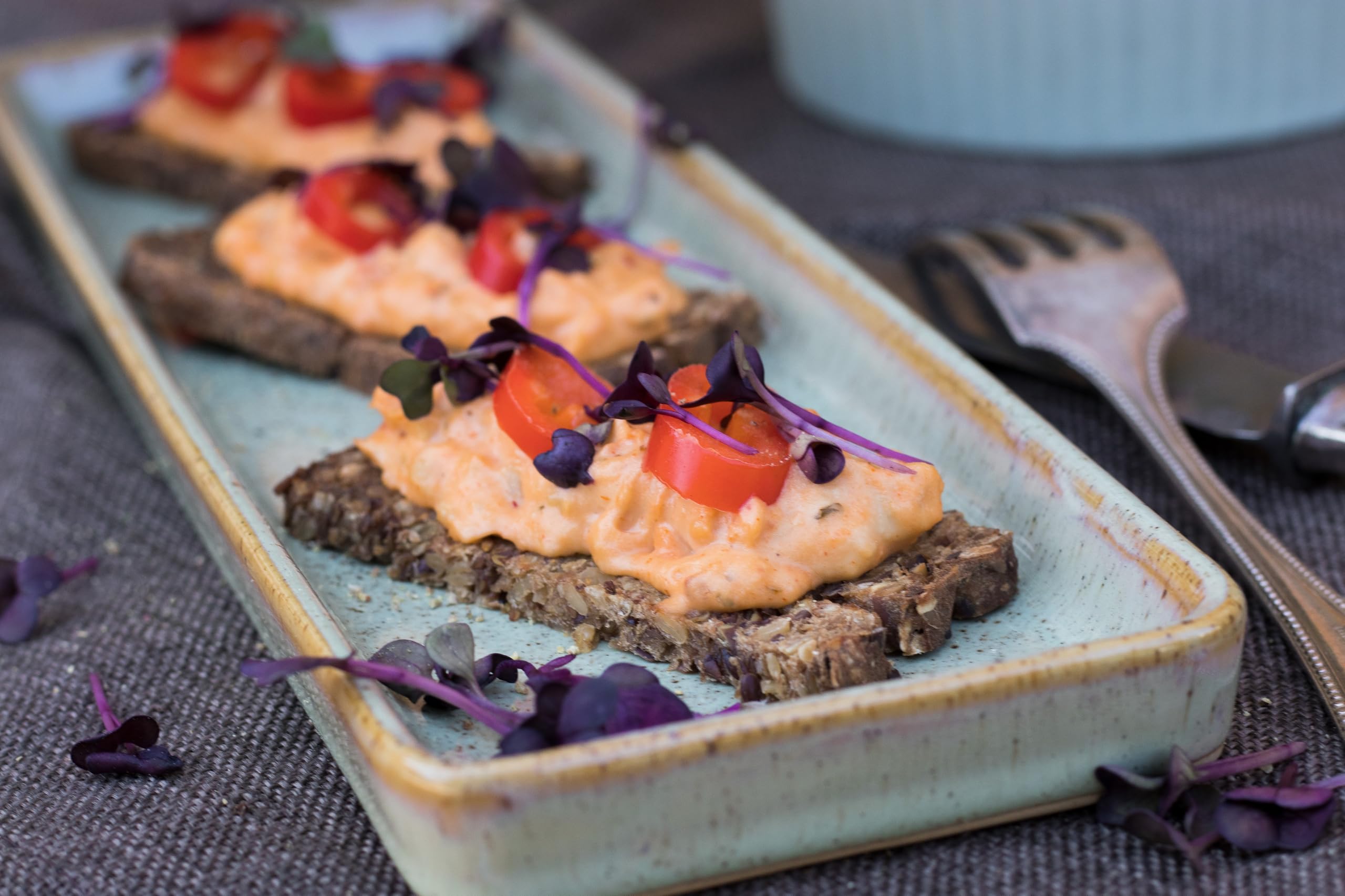 Mestemacher Unser Pures Haferbrot ohne Mehl und ohne Hefe, Nutri Score A, Ballaststoffreich, mit wertvollen Omega 3 Fettsäuren, Vollkornbrot Diabetiker geeignet, 5 Scheiben, 300g
