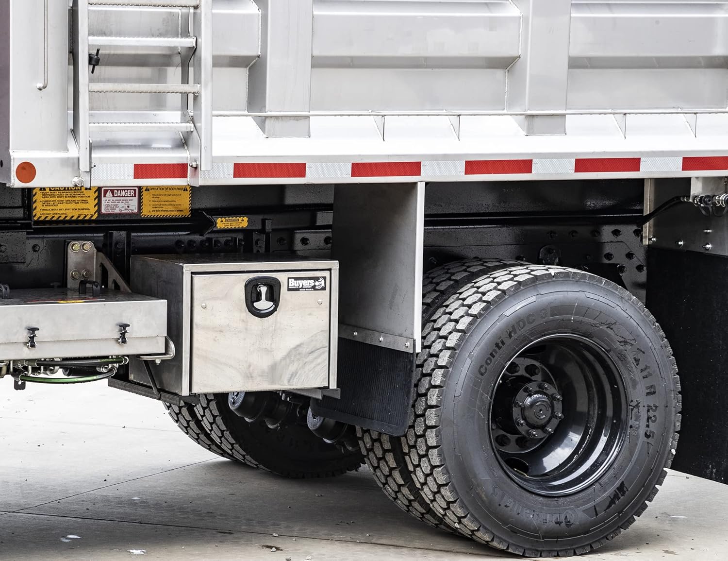 Buyers Products 1702600 Polished Stainless Steel Underbody Truck Box with Lockable T-Handle Latch, 18 x 18 x 24 Inch, for Work/Utility Truck, Truck Storage and Organizer, Made in the USA, Silver