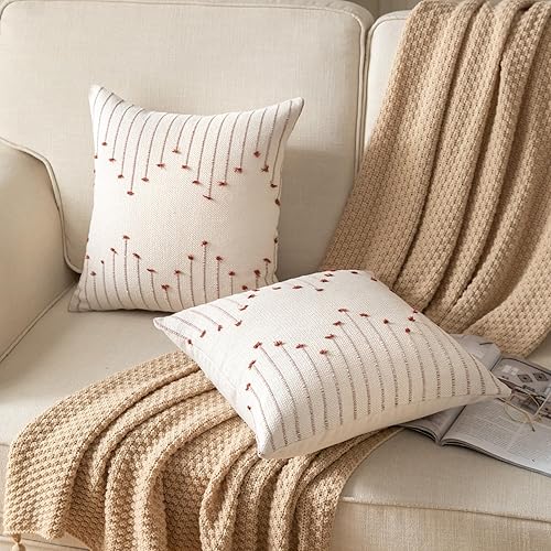 Miniatura 10 de Caflife Juego de 2 fundas de almohada bohemias de Navidad de 18 x 18 pulgadas, fundas de almohada decorativas de Navidad color beige con línea roja