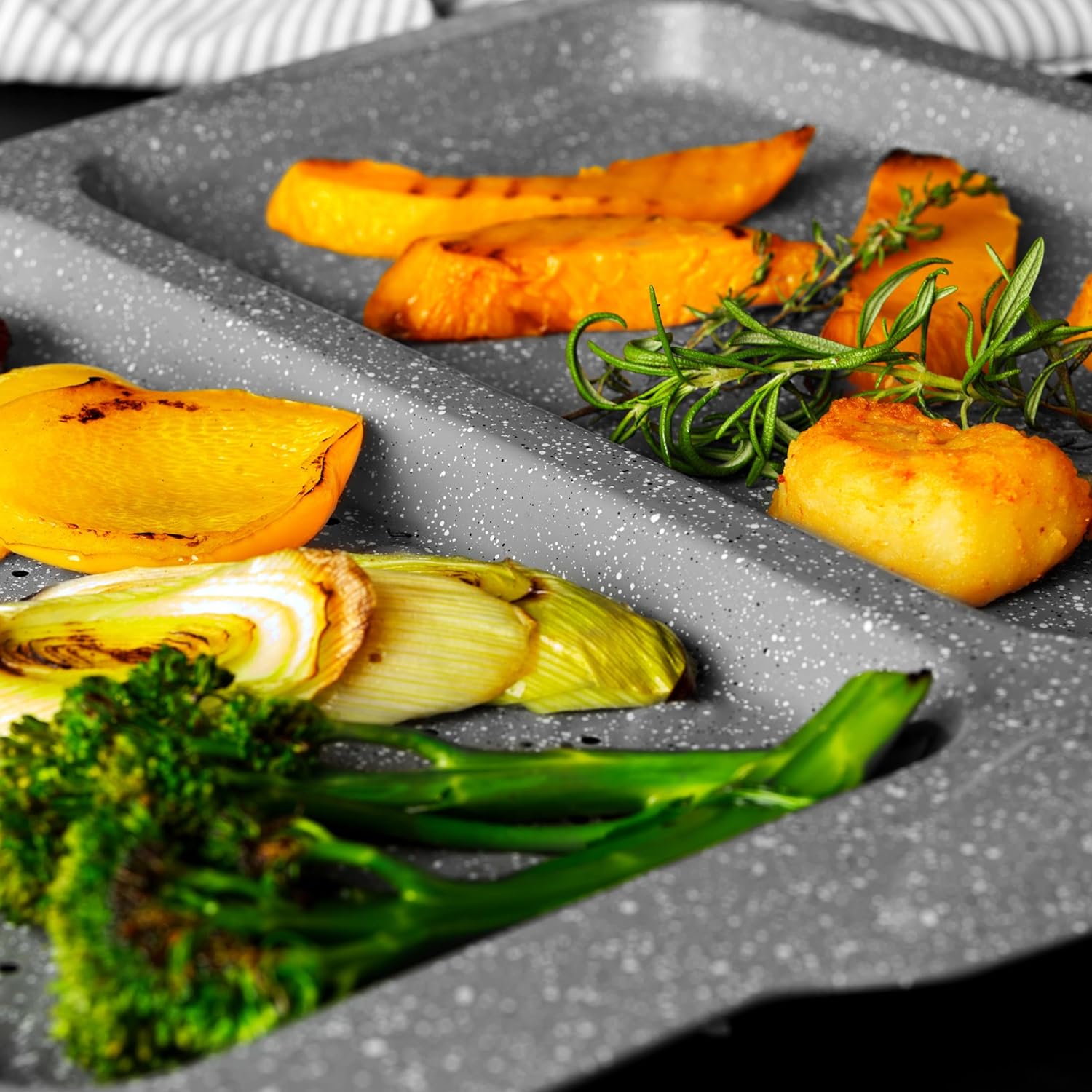 Salter BW10737 Marblestone Split Dual Function Baking Tray, Non-Stick Oven Sheet, Carbon Steel Chip Tray, Perforated/Ridged for Crisping/Searing, PFOA-Free, Oven Safe Up to 220°C, Batch Cooking, Grey