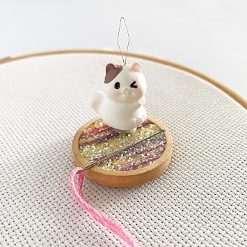 Cat Needle Threader and Round Wooden Needle Minder Magnetic for Cross Stitch, Colorful Striped Sequins Decor Needle Nanny for Embroidery Sewing Needlework Accessories