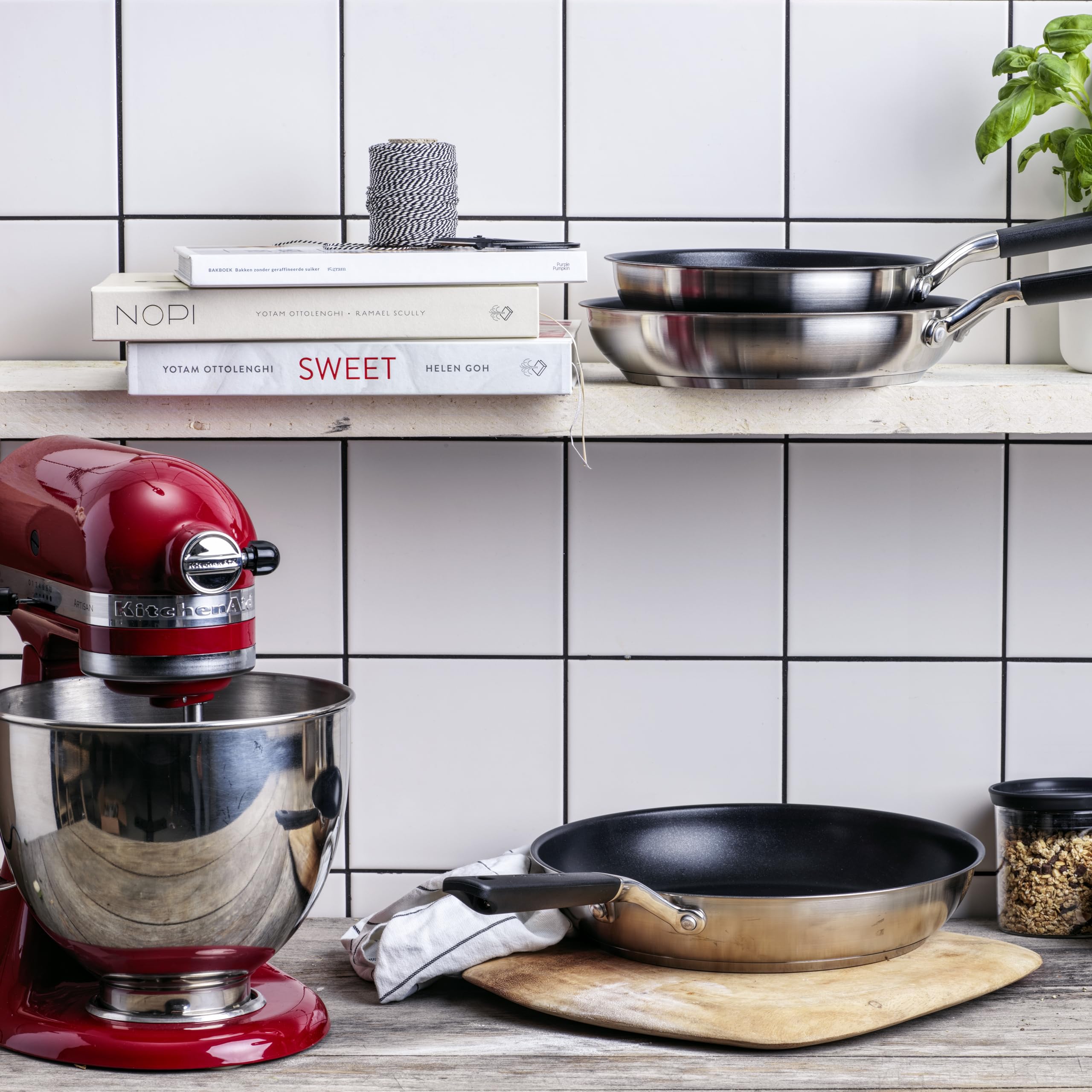 KitchenAid Classic Stainless Steel Set di Padelle in Acciaio Inox Antiaderenti in Ceramica senza PFAS, da 20 cm, 24 cm e 28 cm, Clad, Induzione, Manico Stay-Cool, Forno Sicuro fino a 160°C, Argento