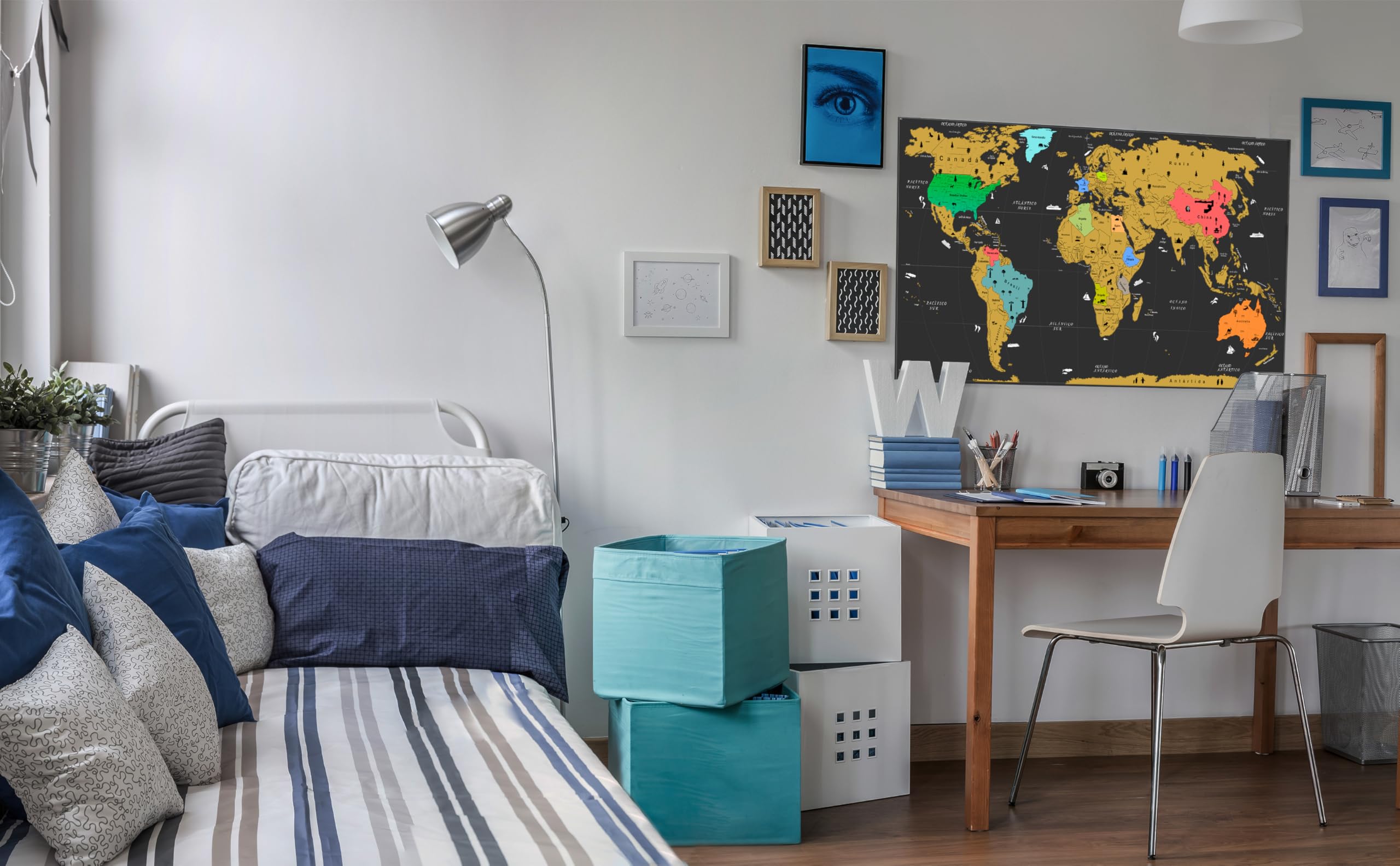 WIDETA Mapa del mundo a rascar en español/Póster gran formato (82 x 43 cm)/ Incluidos Mapa de España, adhesivos y herramienta de rascado