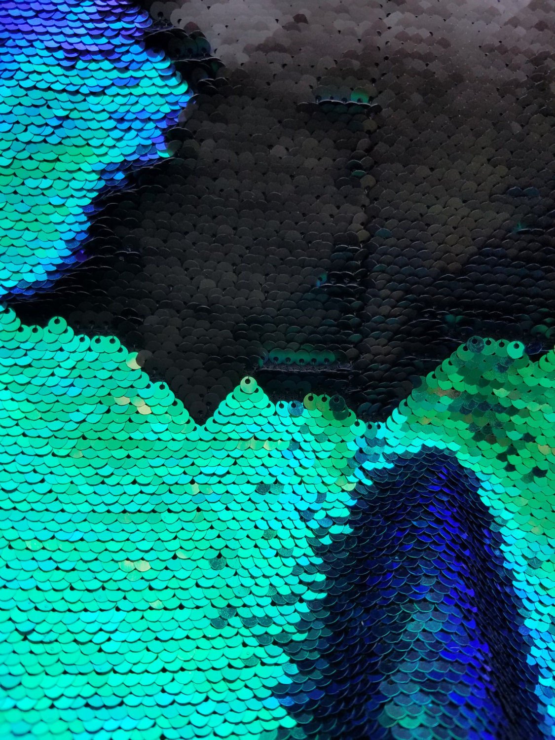 5mm Reversible Sequin Fabric, Mermaid Sequins Material - 140cm Wide (Sold by 0.5m) (Iridescent Green & Black, Half METRE)