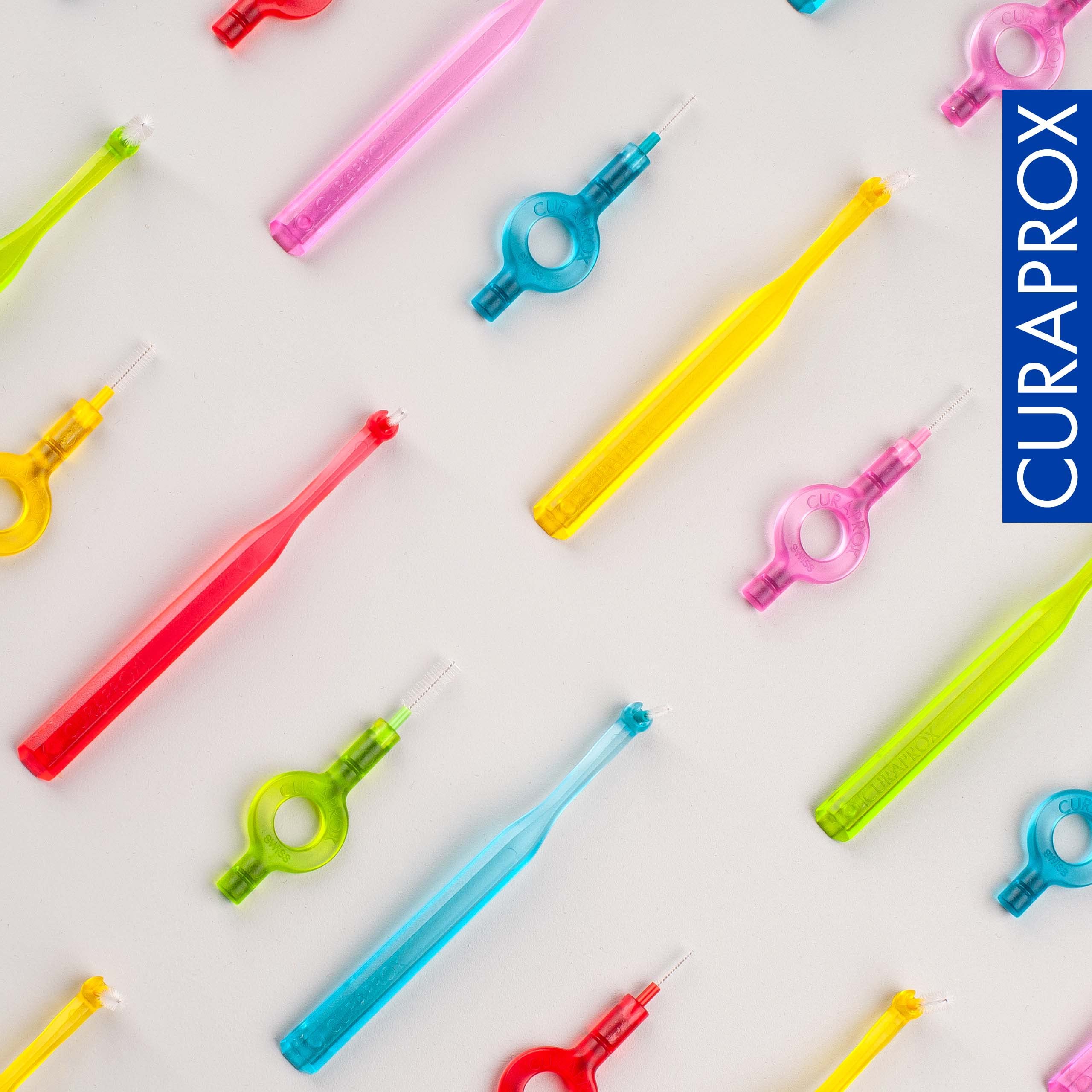 Curaprox Interdental Brush Set CPS 06 Prime Start/Starter Set con 5 spazzole / 2 diversi titolari/Turchese / 0.6 mm di diametro / 2.2 mm Efficacia/Swiss Made