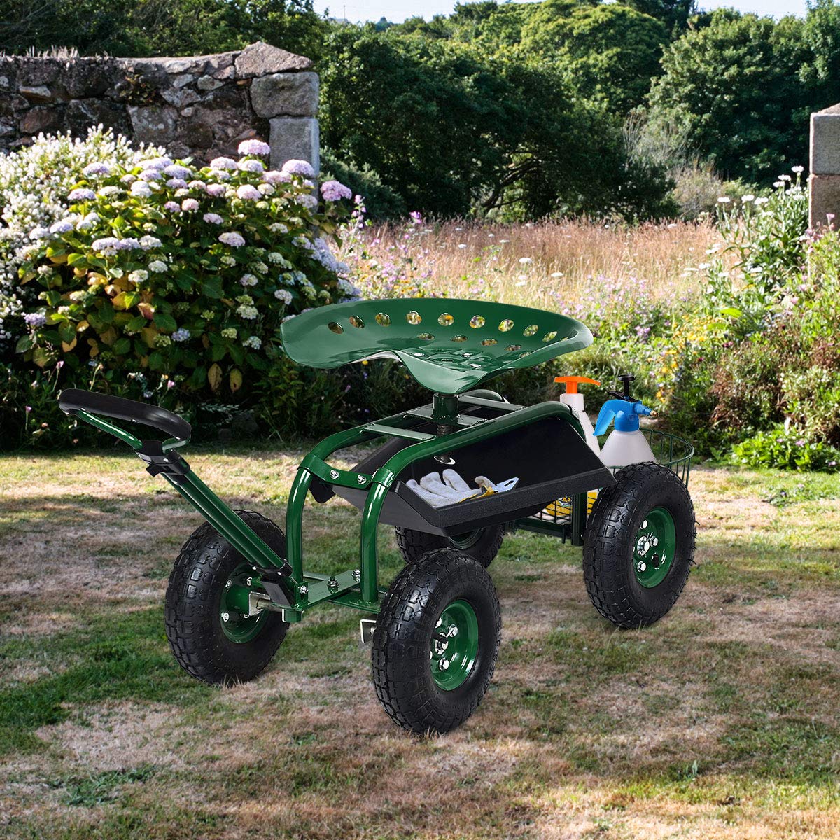COSTWAY Sgabello per Giardinaggio con Ruote, Sedile da Giardino Regolabile in Altezza con Manico Estensibile, Cesto Portaoggetti, 2 Vassoi e 4 Ruote in Gomma (96,5 x 48,5 x 45,5-54,5 cm)