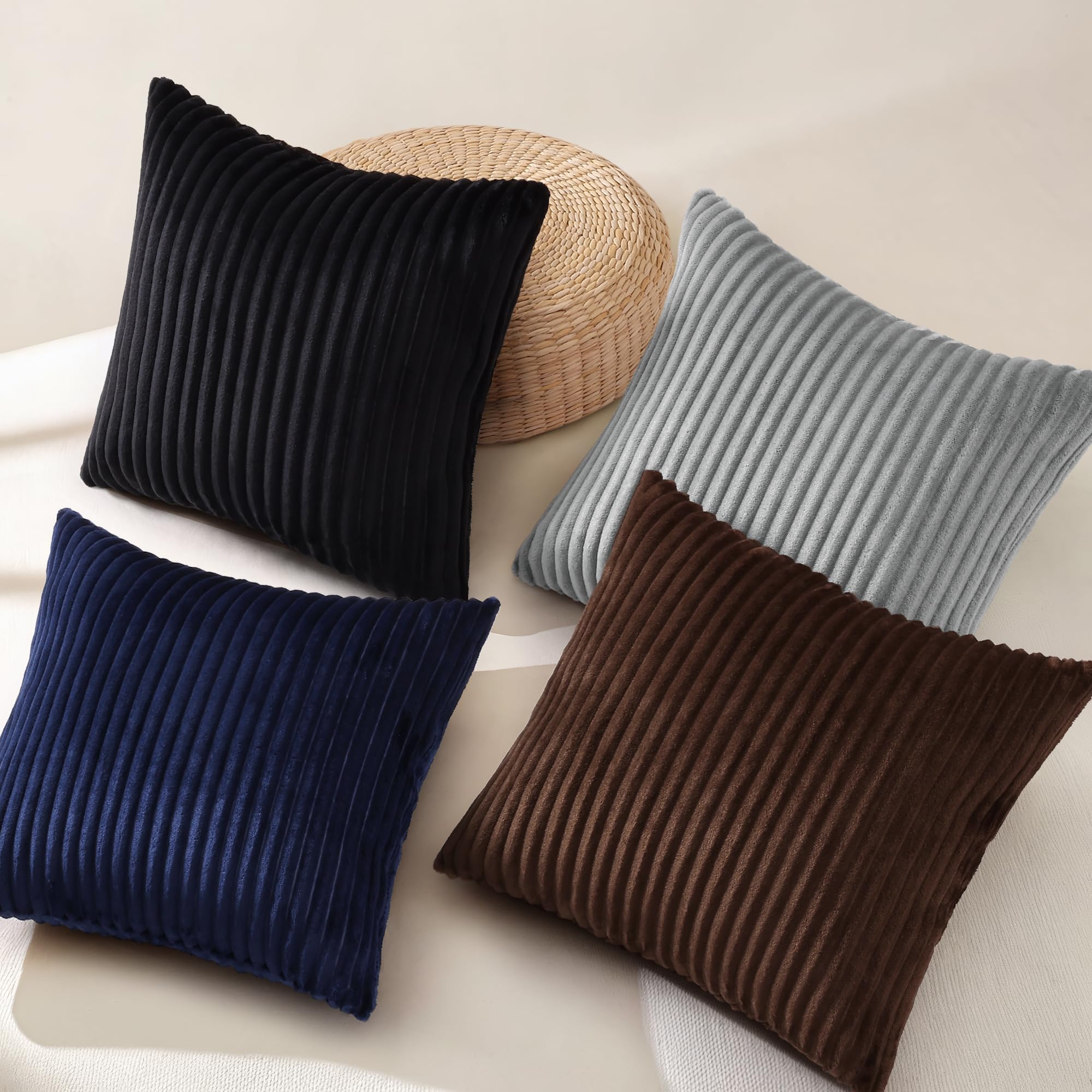 decorUhome Set di 4 federe per cuscini in flanella, 50 x 50 cm, morbide, decorative a primavera, su entrambi i lati, morbide, per divano, soggiorno (marrone/grigio)