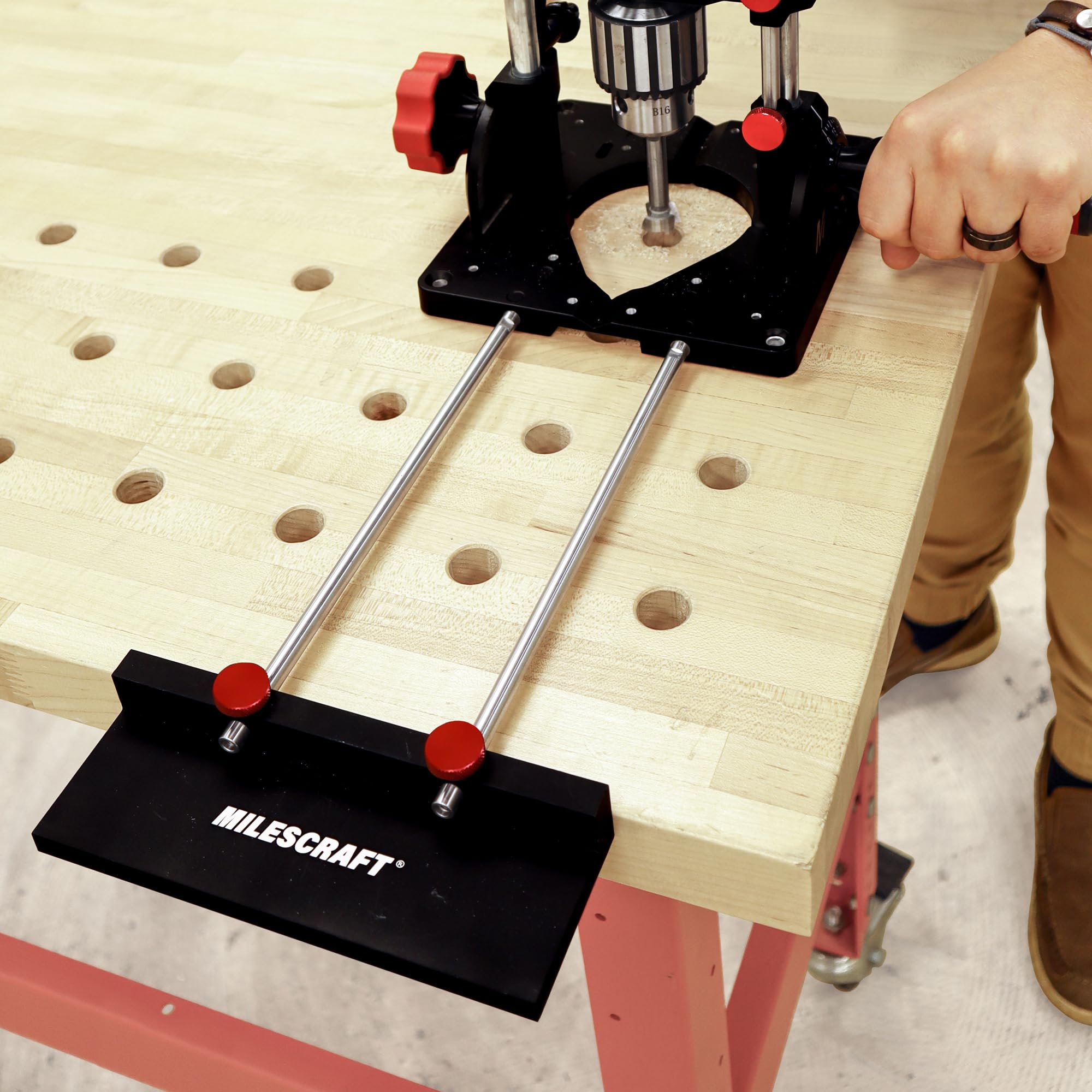 Milescraft 1349 Clôture de forage – Fixation de guidage de bord de perceuse portable pour perceuse Milescraft 1348 DrillMatePRO. Gamme de 1-7/16" à 31-5/8" avec construction en métal pour percer des