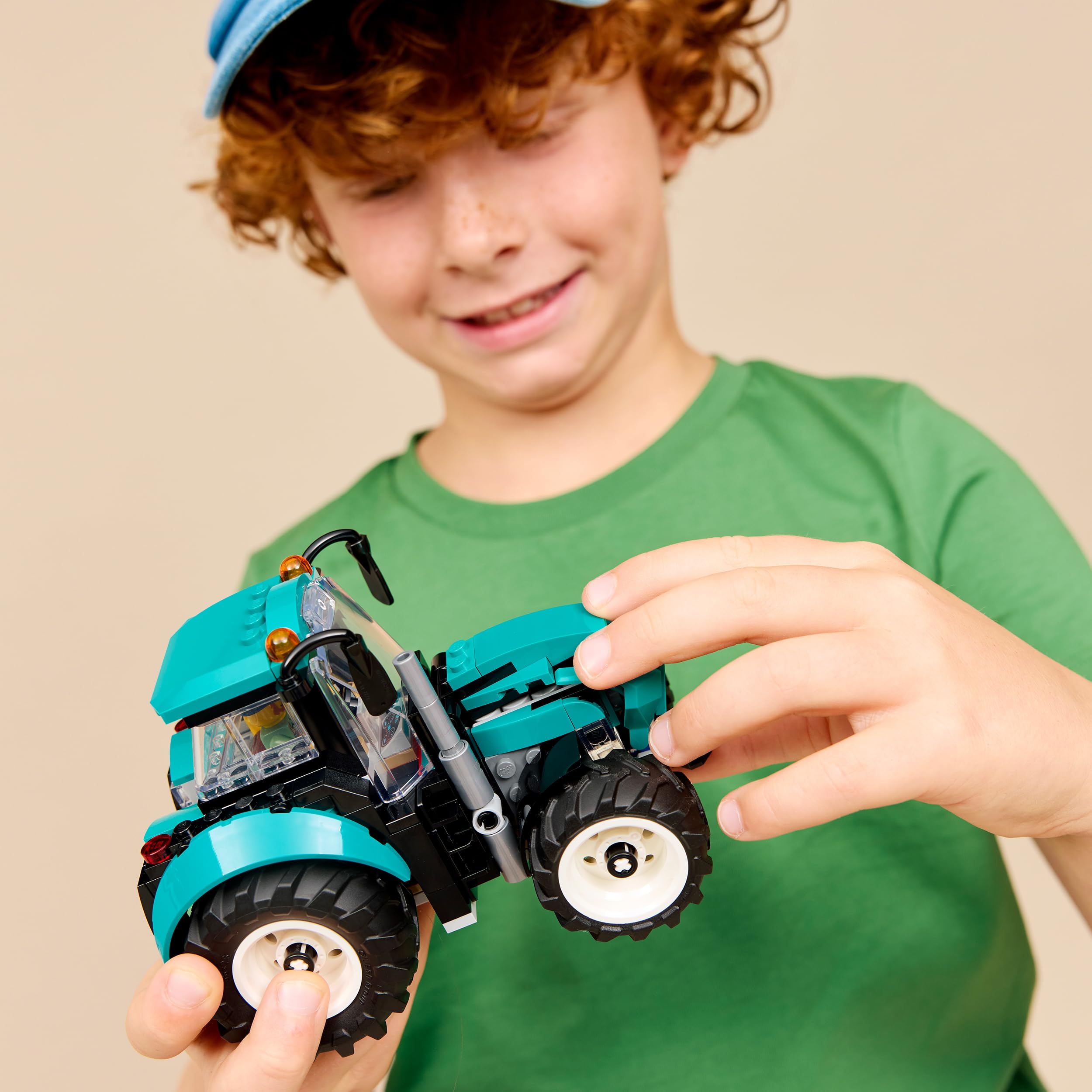 LEGO City Le Tracteur - Jouet de Construction - Maquette de Véhicule de Ferme avec Minifigurine de Fermier - Idée de Cadeau d'anniversaire pour Garçon dès 6 Ans & Fans de Mécanique 60498