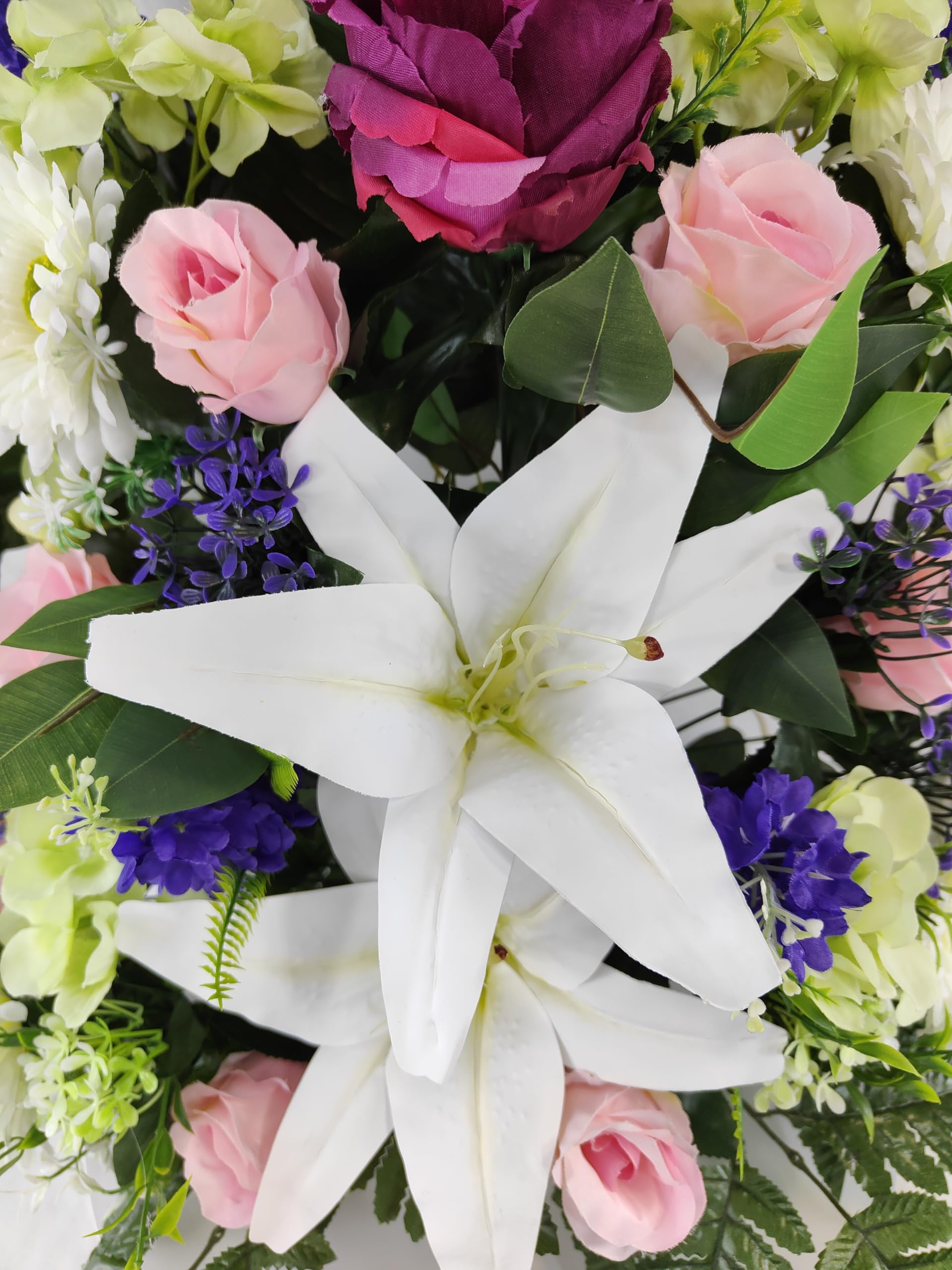 DRW Centre de Fleurs artificielles pour cimetière, Mariage, église avec lys, gerberas, Roses et Lilas 70 x 50 x 28 cm