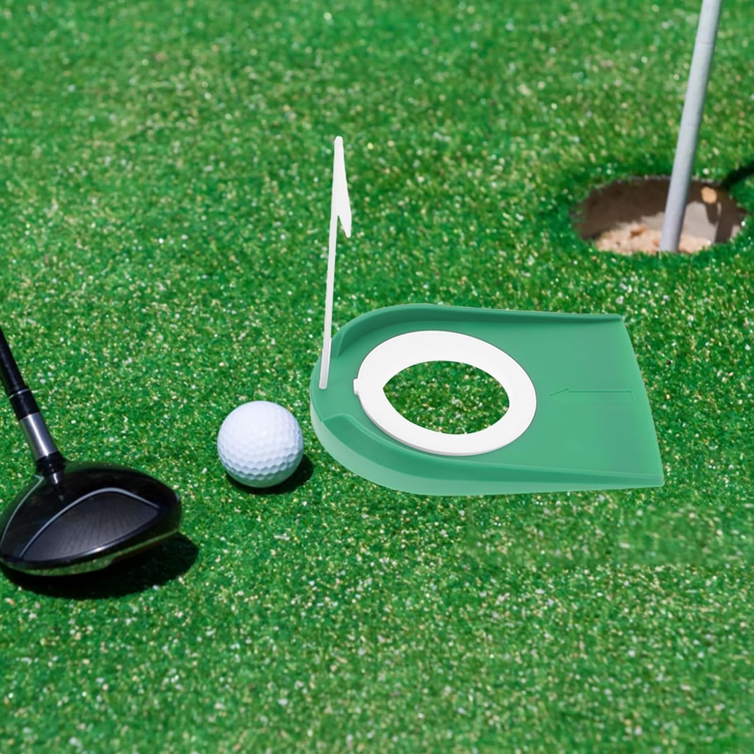 4pcs Golf Putting Cup with Flag, Abs Portable Training Hole for Adults | All-direction Surface, Regulation Practice Cups, Indoor Outdoor Home Office Backyard Golf Practice