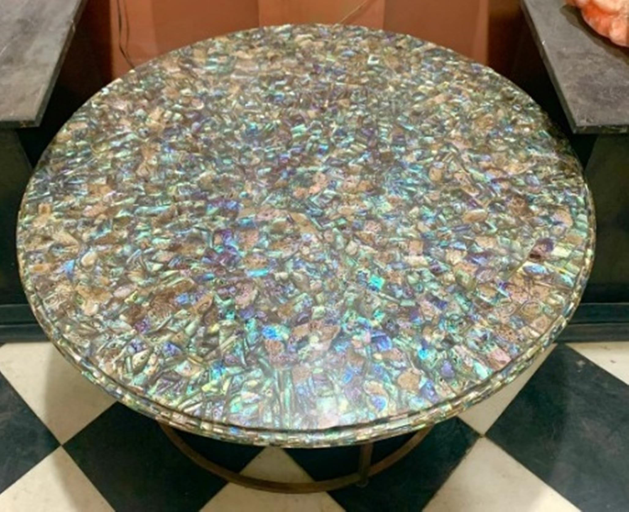 Table d'appoint en marbre ronde pour embellir les moments sur votre balcon
