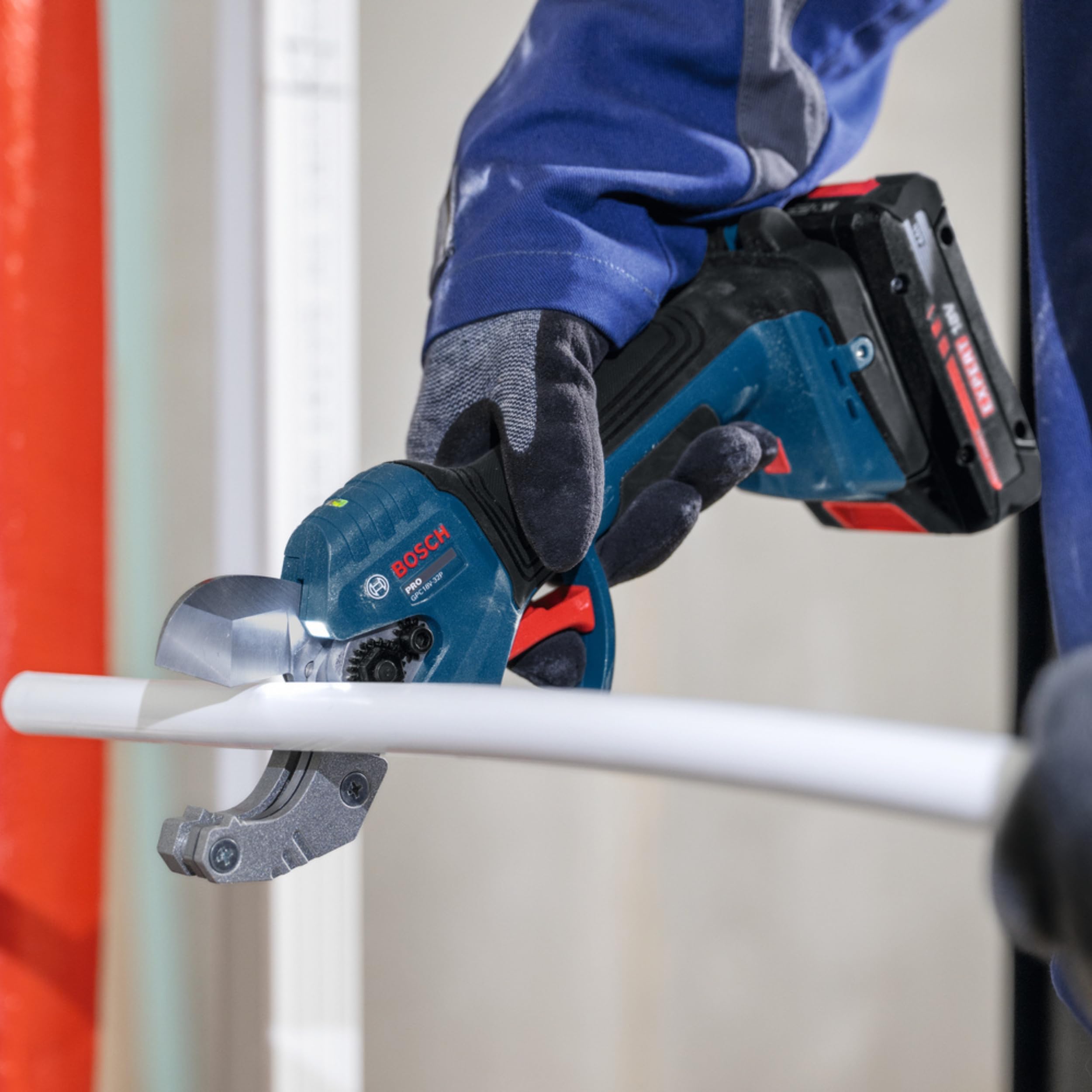 Bosch PRO Bosch PRO 18V System Cortadora de tubos a batería GPC18V-32P (incl. clip para cinturón)